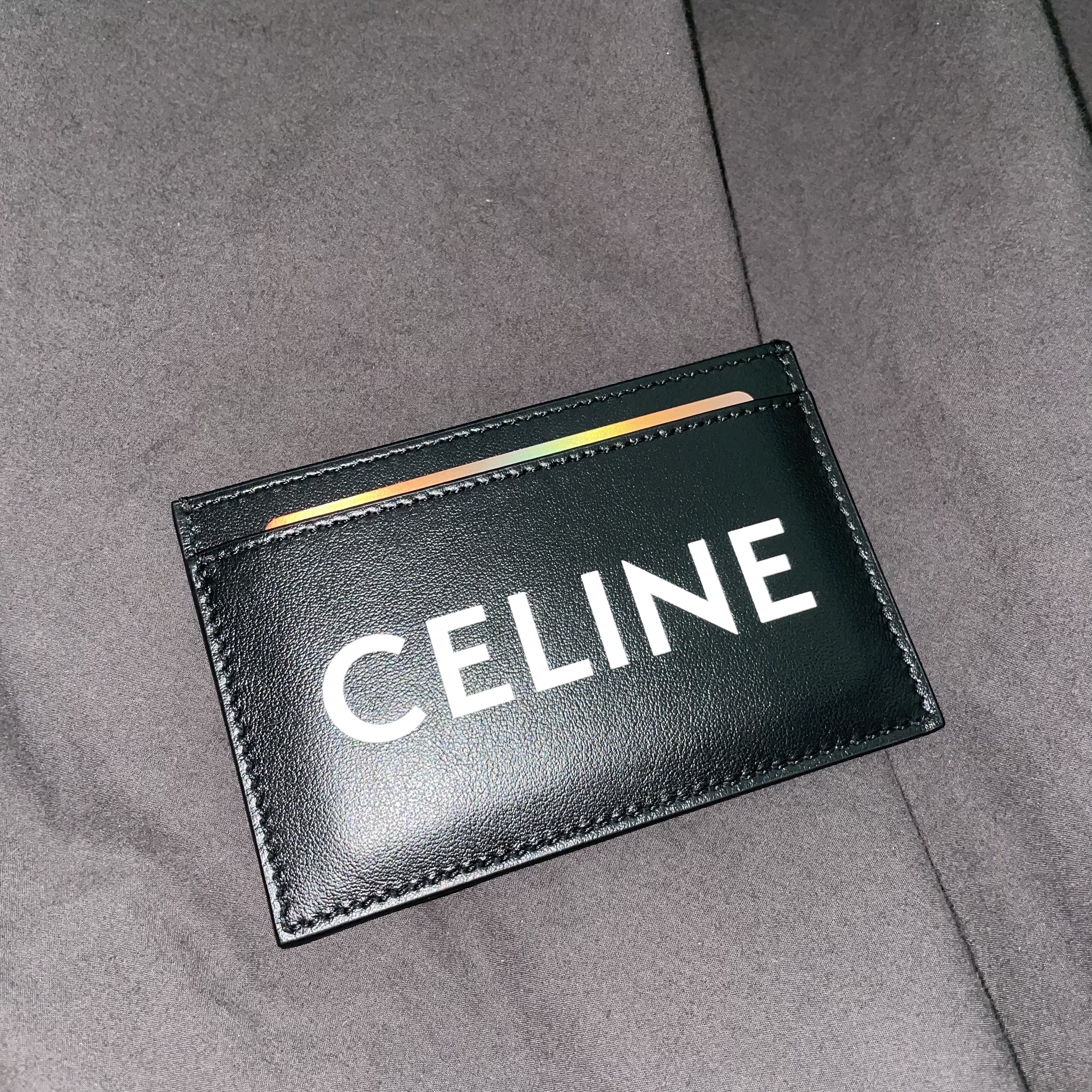 Celine Card Holder Black 착용 스타일 - 1