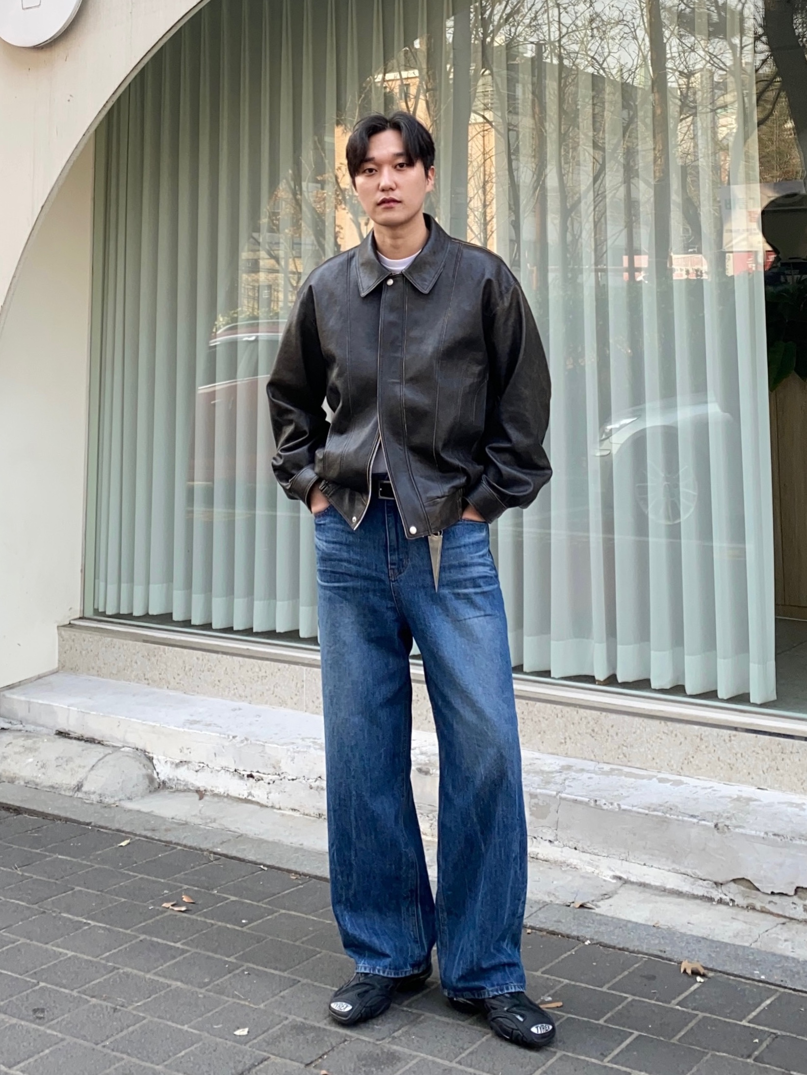 Balenciaga Tyrex Sneakers Black 착용 스타일 - 1