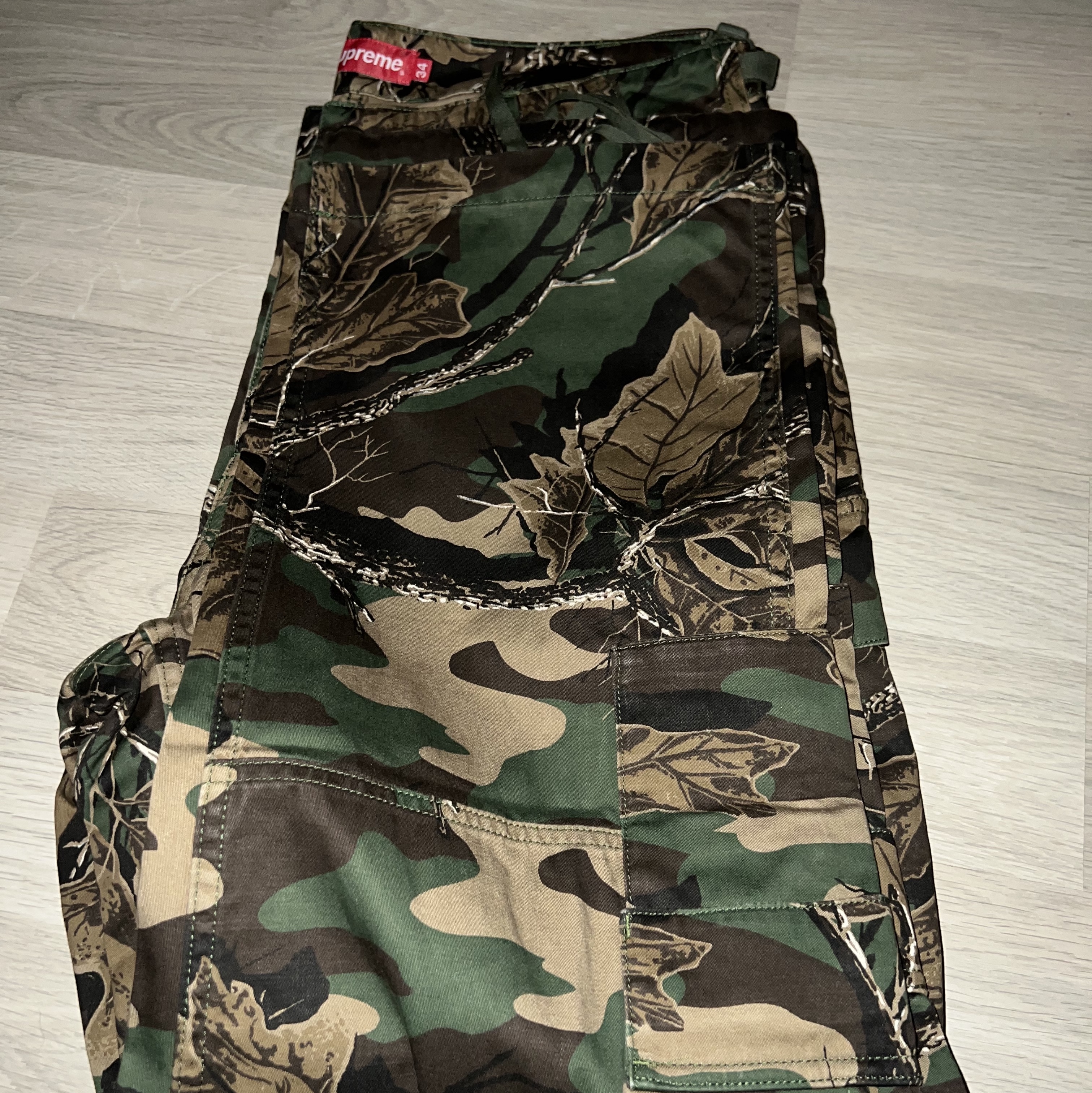 Supreme Cargo Pants Branch Woodland Camo - 22FW 착용 스타일