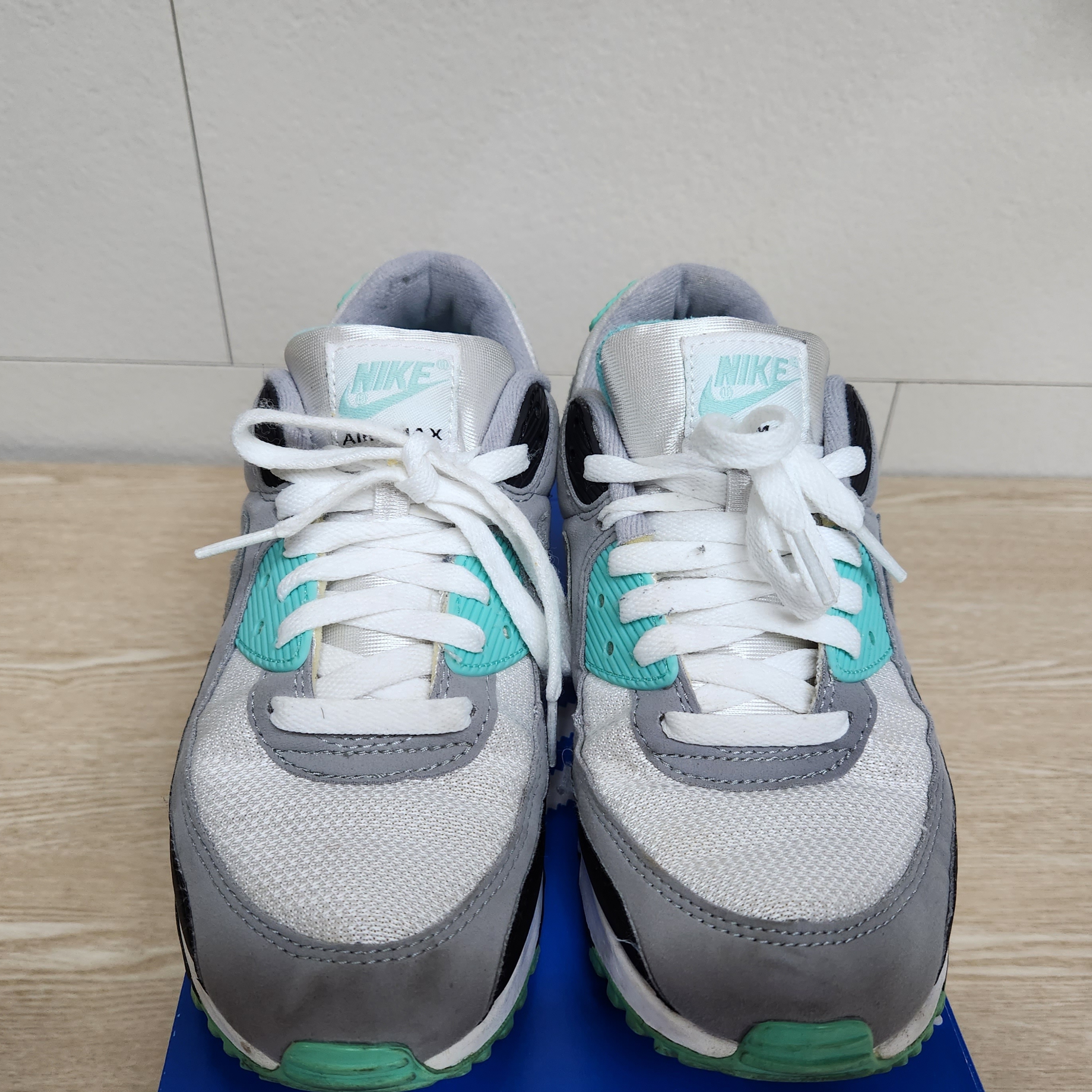 Nike Air Max 90 Hyper Turquiose 착용 스타일 - 1