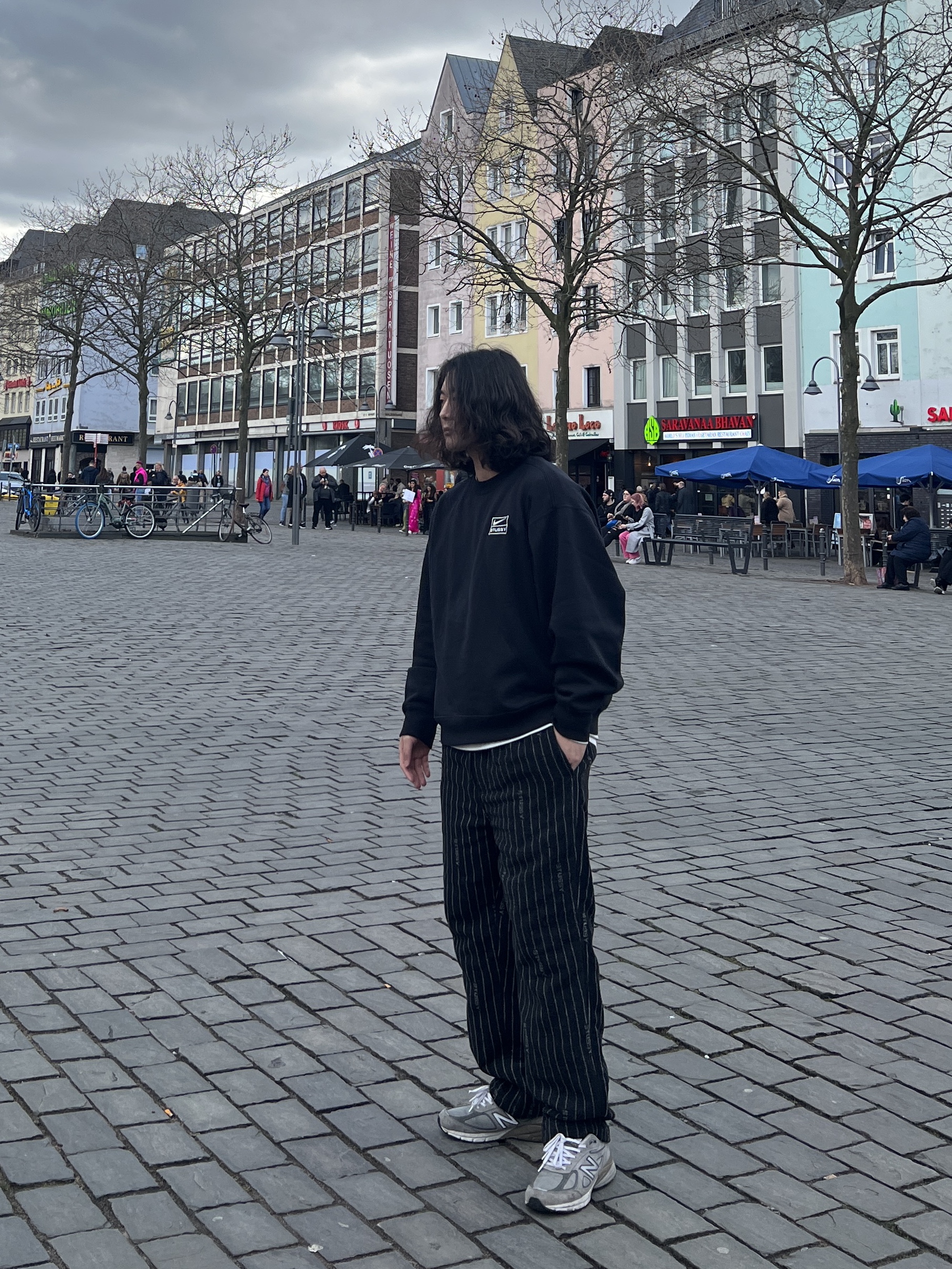 Nike x Stussy NRG Washed Fleece Crewneck Black (DO5310-010), Nike x Stussy NRG Striped Wool Pants Black (DR4021-010) 착용 스타일