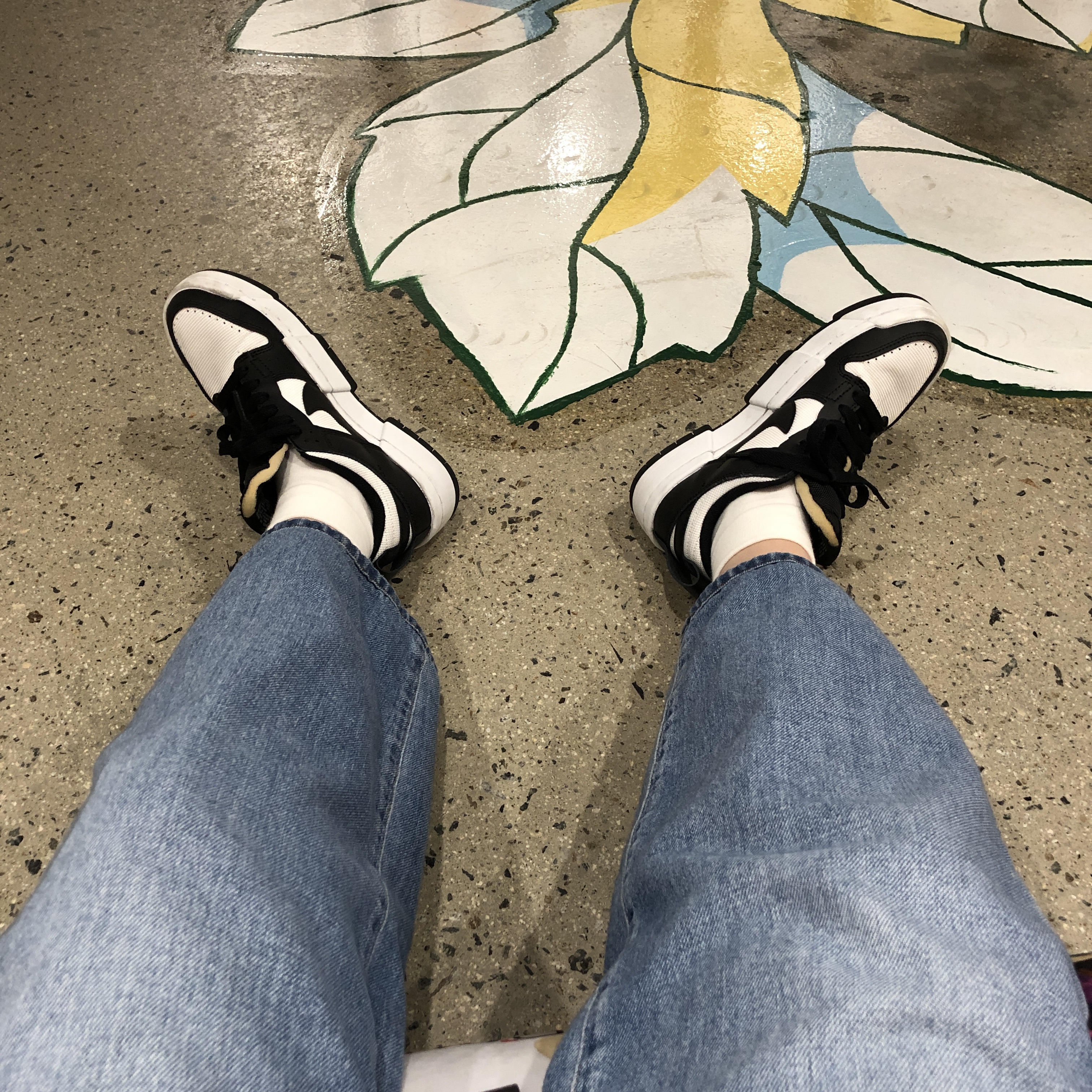 (W) Nike Dunk Low Disrupt Black White 착용 스타일 - 1