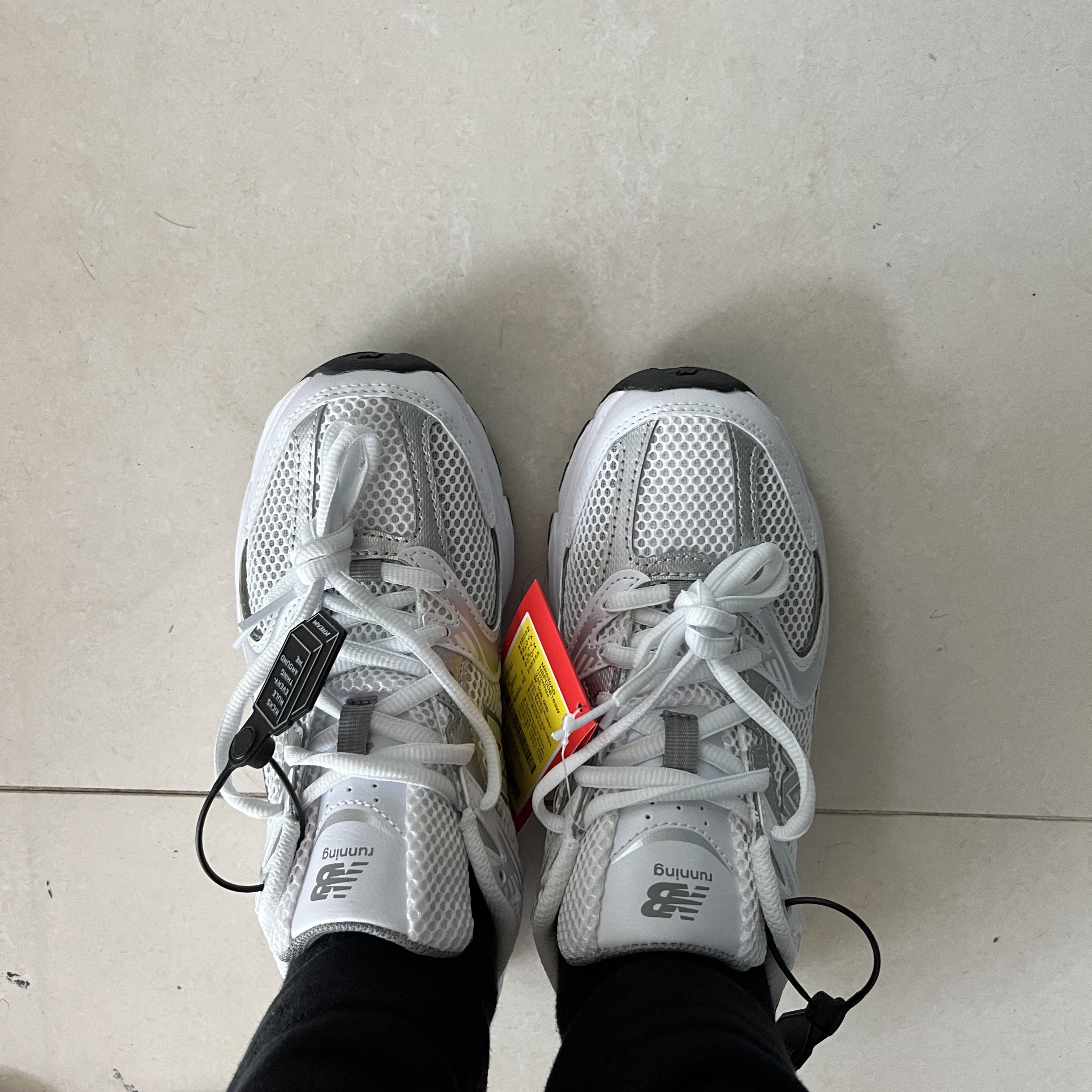 New Balance 530 White Silver 착용 스타일