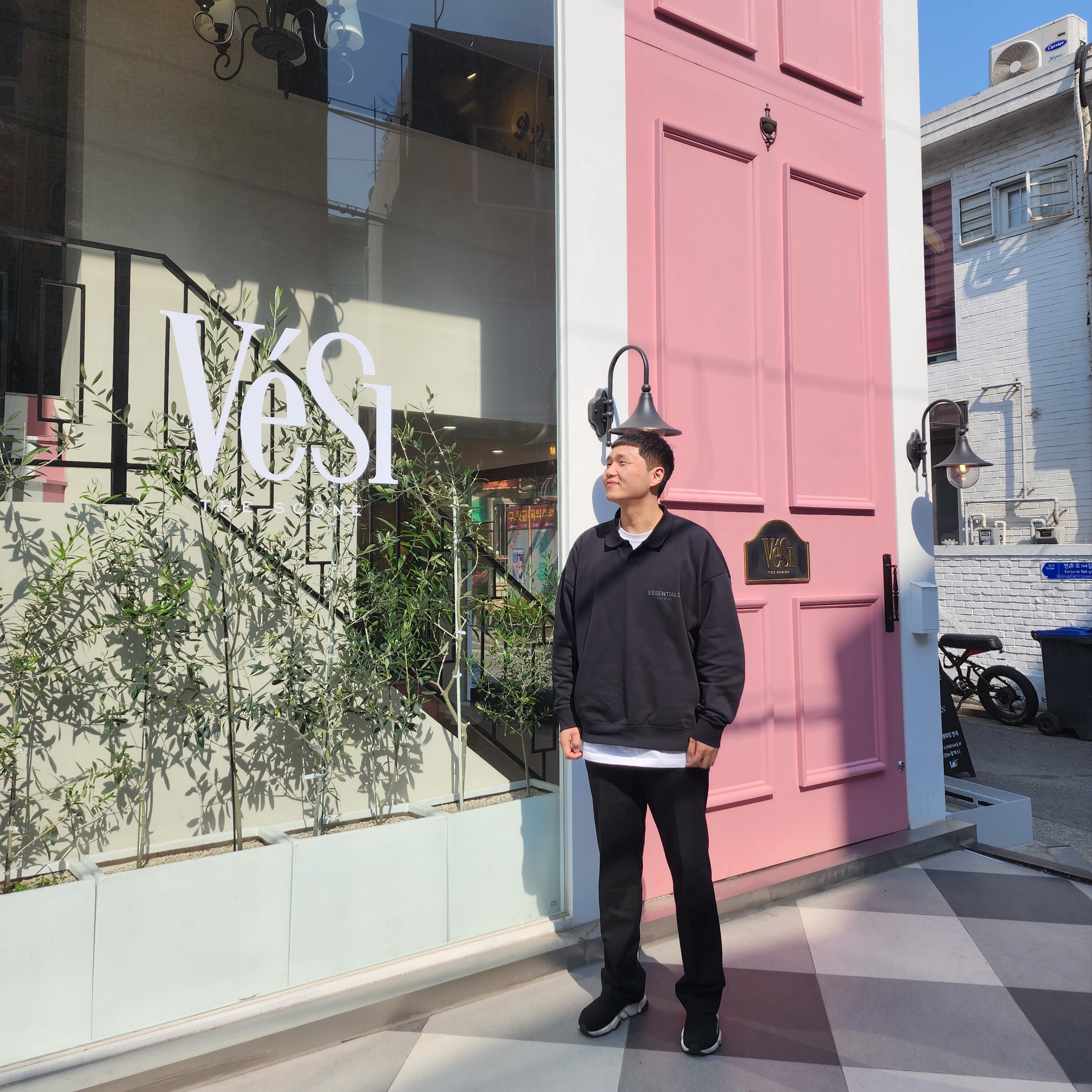 Essentials Long Sleeve Boxy Polo Black - 20FW 착용 스타일