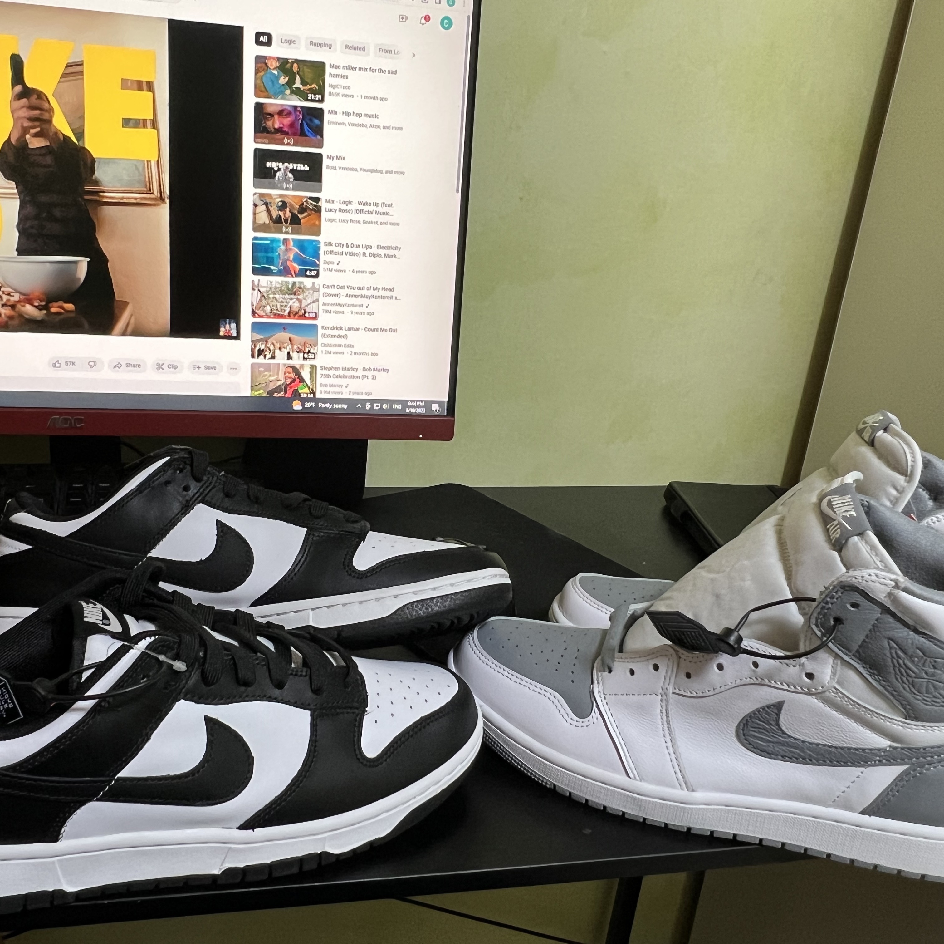 Nike Dunk Low Retro Black, Jordan 1 Retro High OG Stealth 착용 스타일