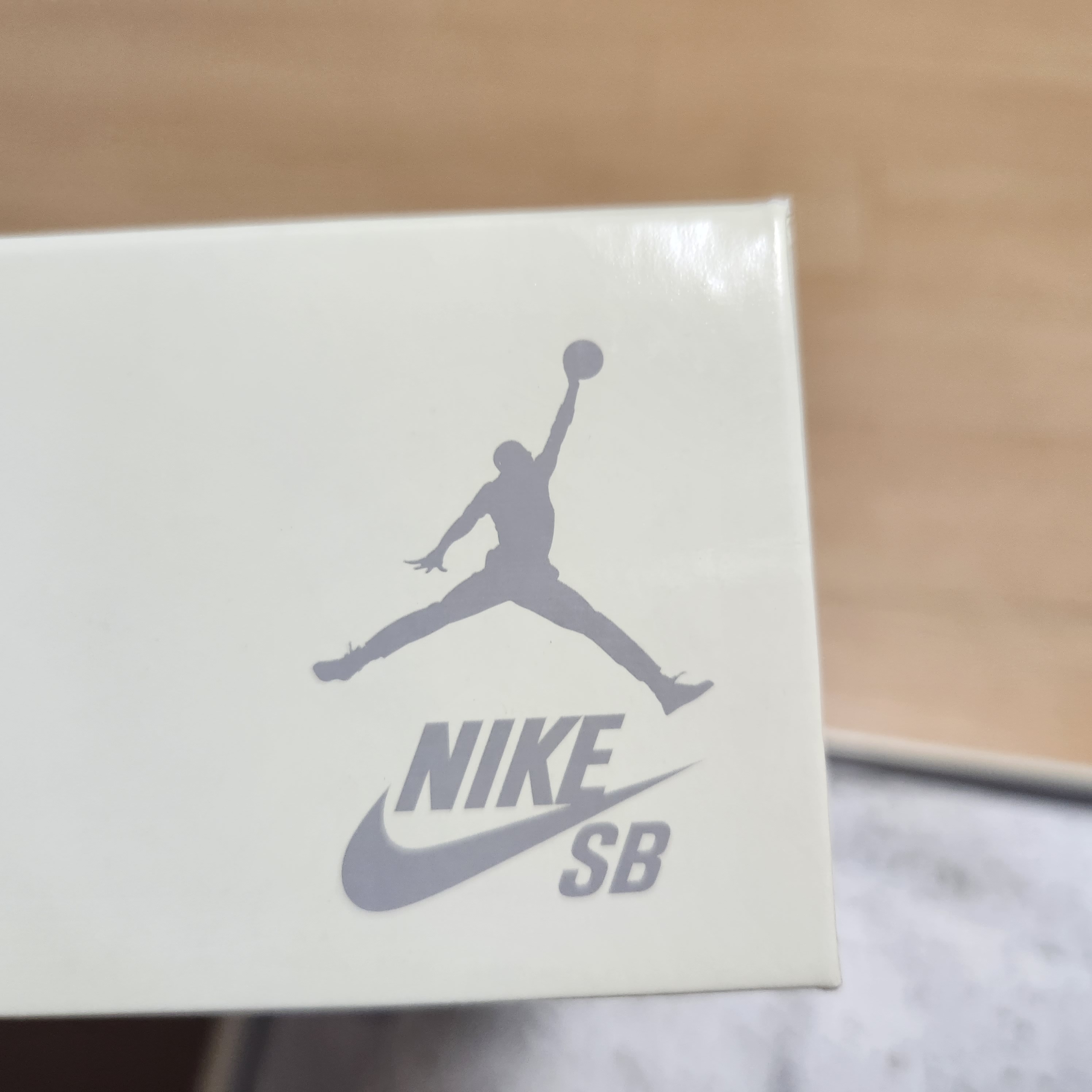 Jordan 4 x Nike SB Retro SP Pine Green 착용 스타일 - 1