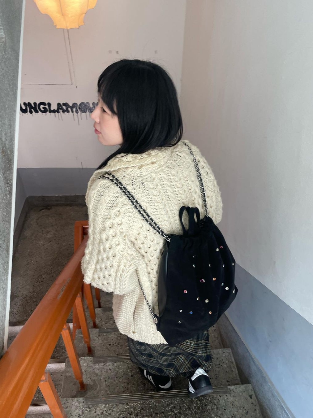 Saenginstudios Women Universe Suede Chain Bag Black 착용 스타일 - 1