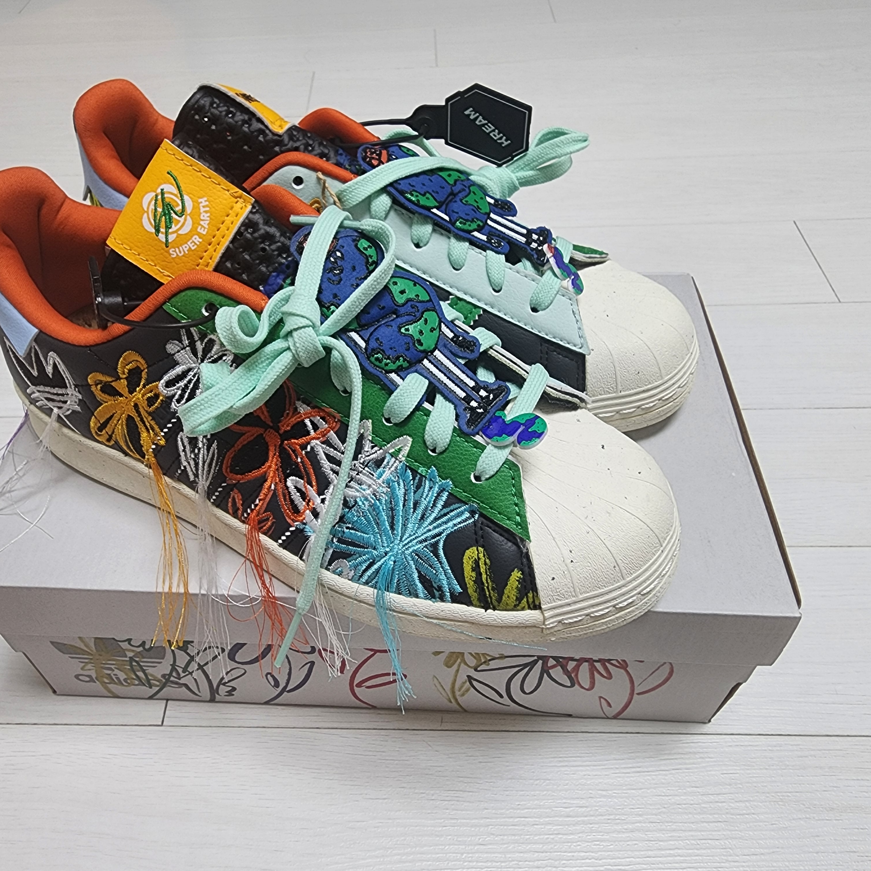 Adidas x Sean Wotherspoon Superstar Superearth Black 착용 스타일