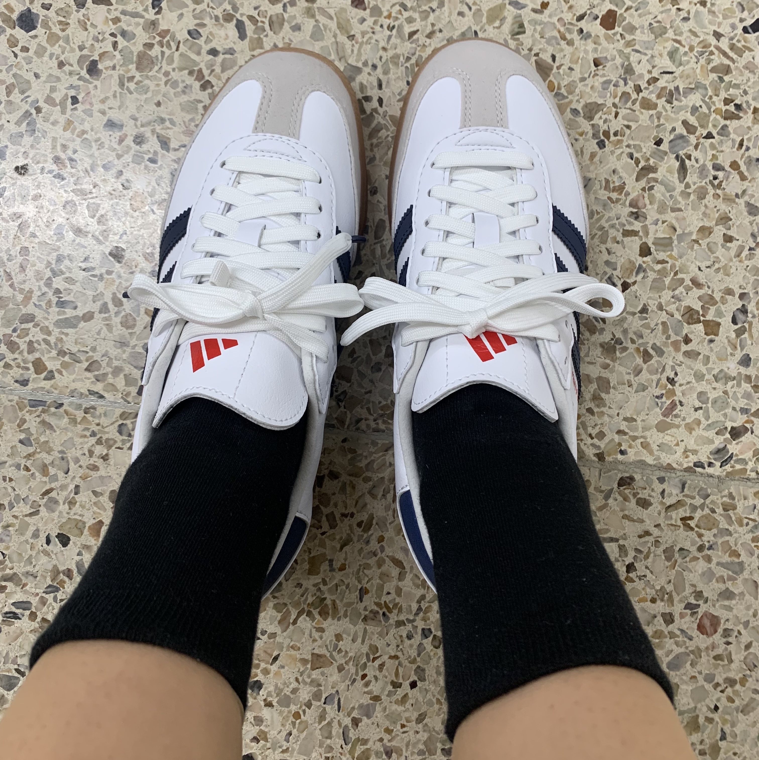 Adidas Velosamba Vegan Cycling Cloud White Team Navy Blue 착용 스타일
