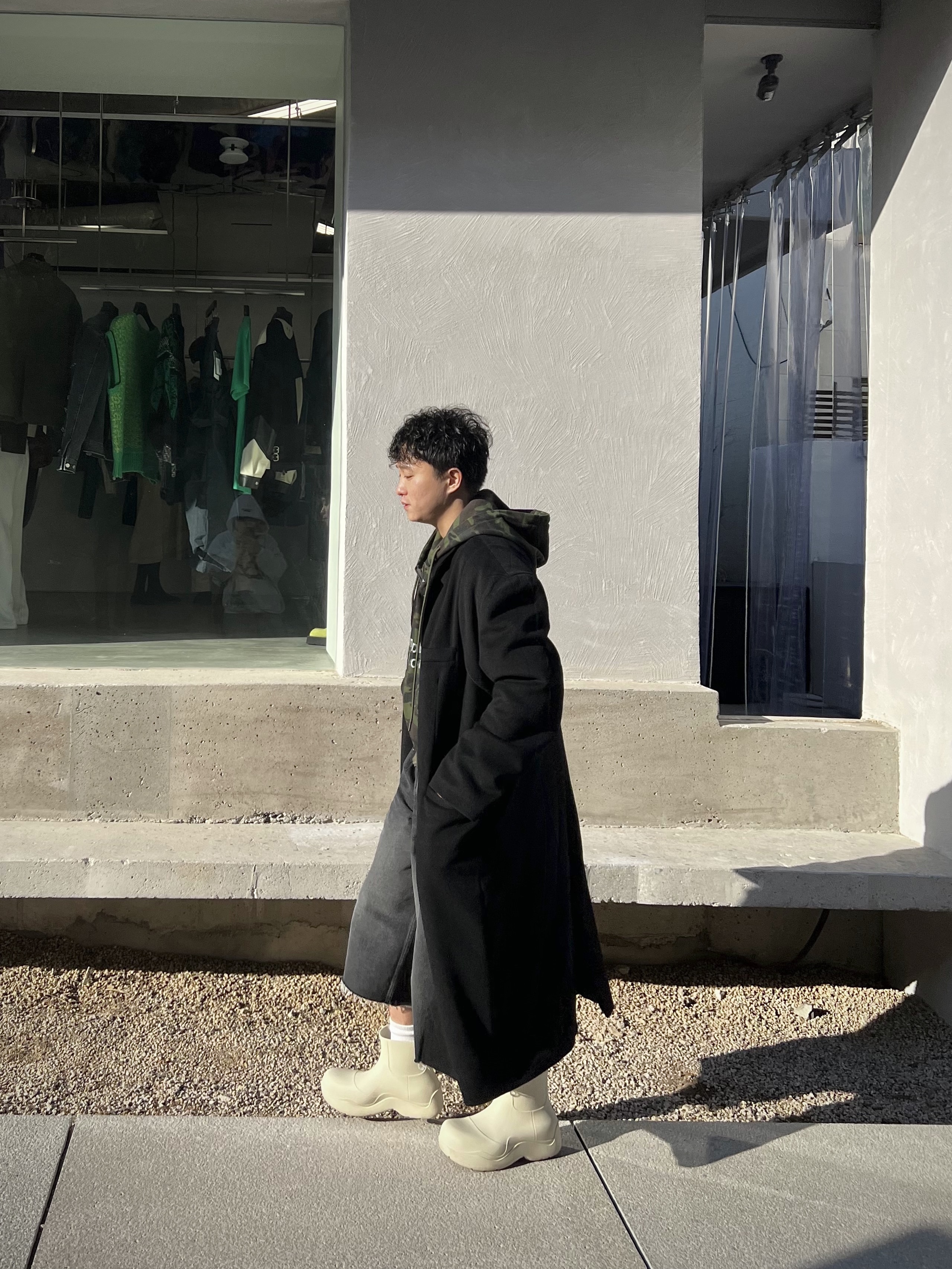 Bottega Veneta Puddle Ankle Boots Sea Salt 착용 스타일 - 3