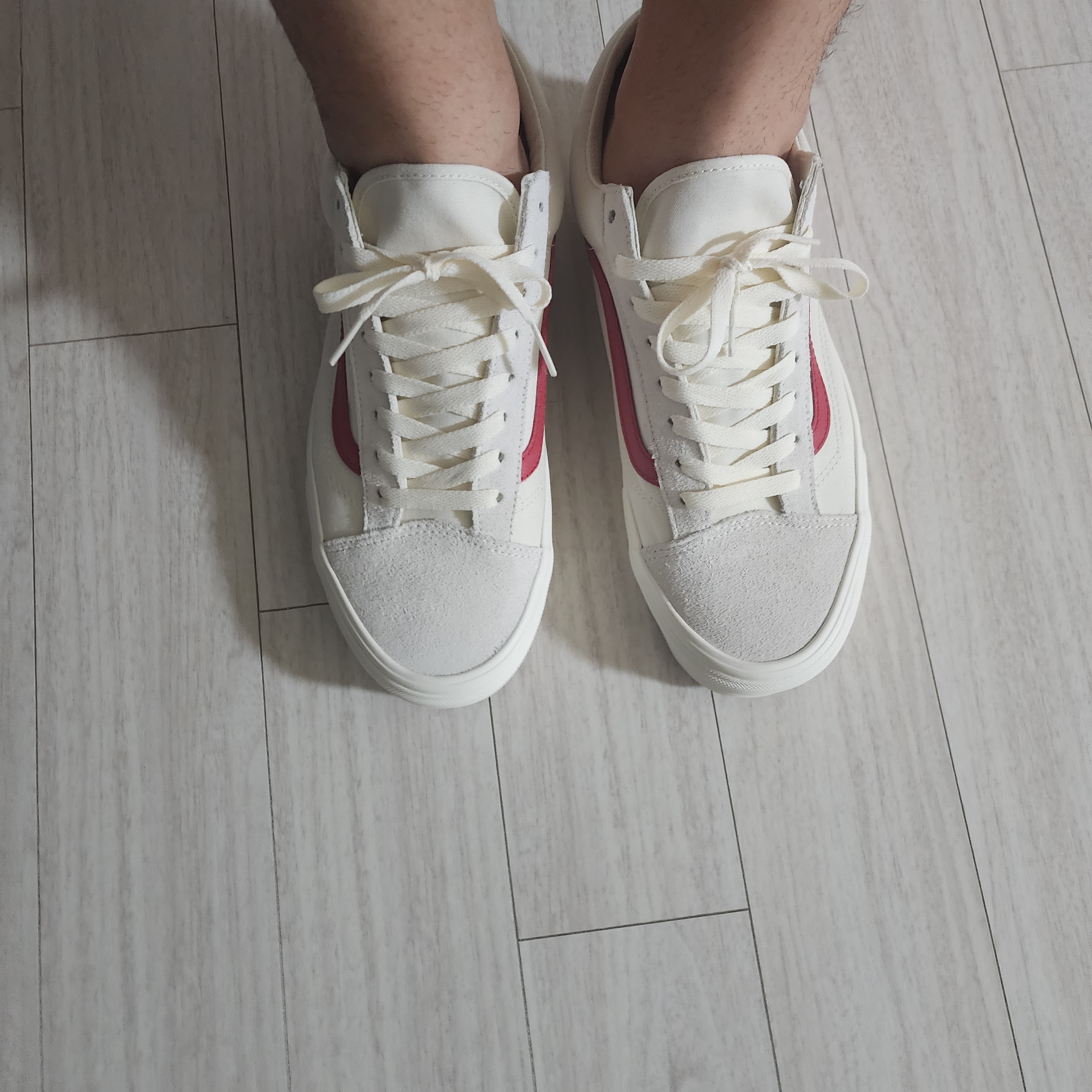 Vans Style 36 Marshmallow Racing Red 착용 스타일