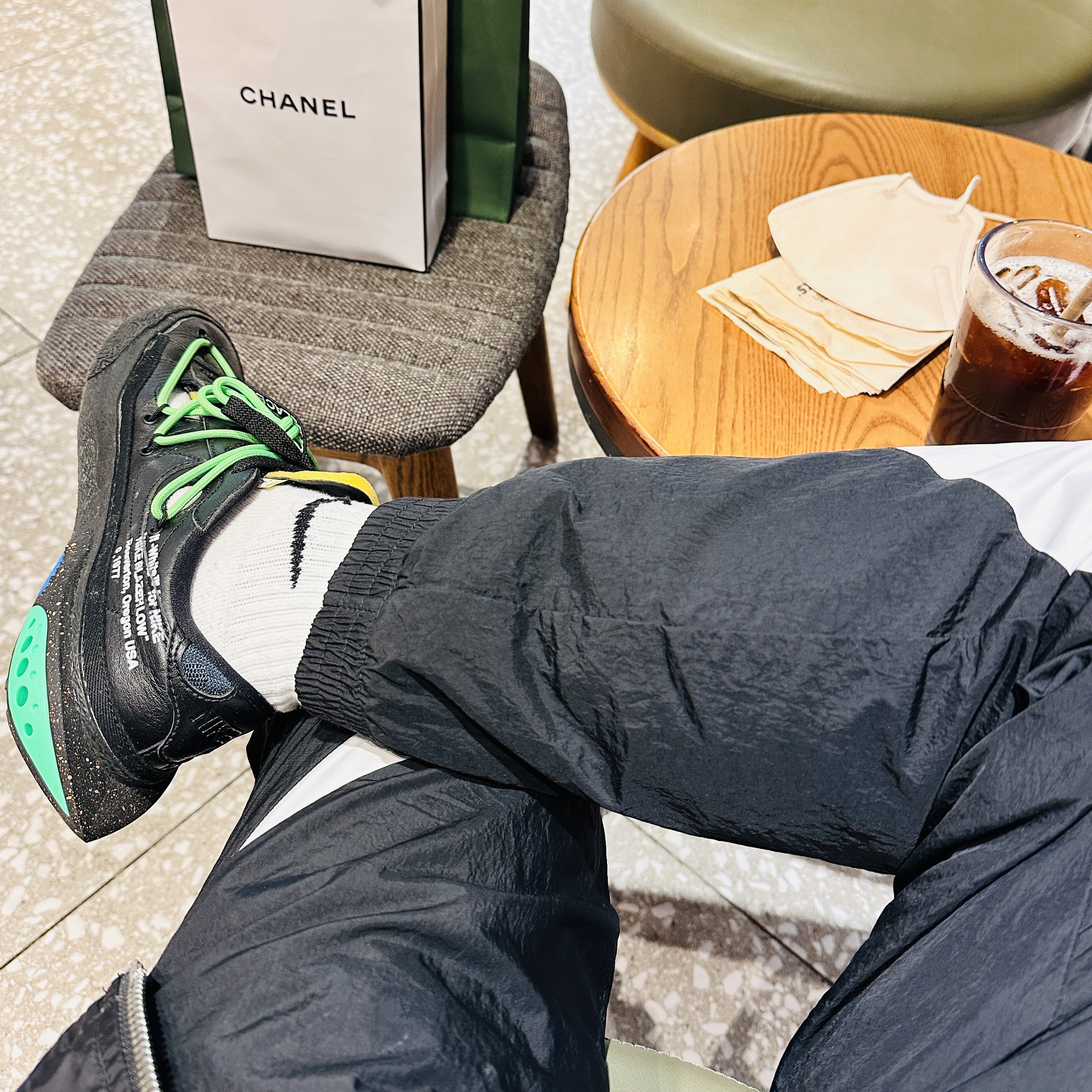 Nike x Off-White Blazer Low '77 Black and Electro Green 착용 스타일