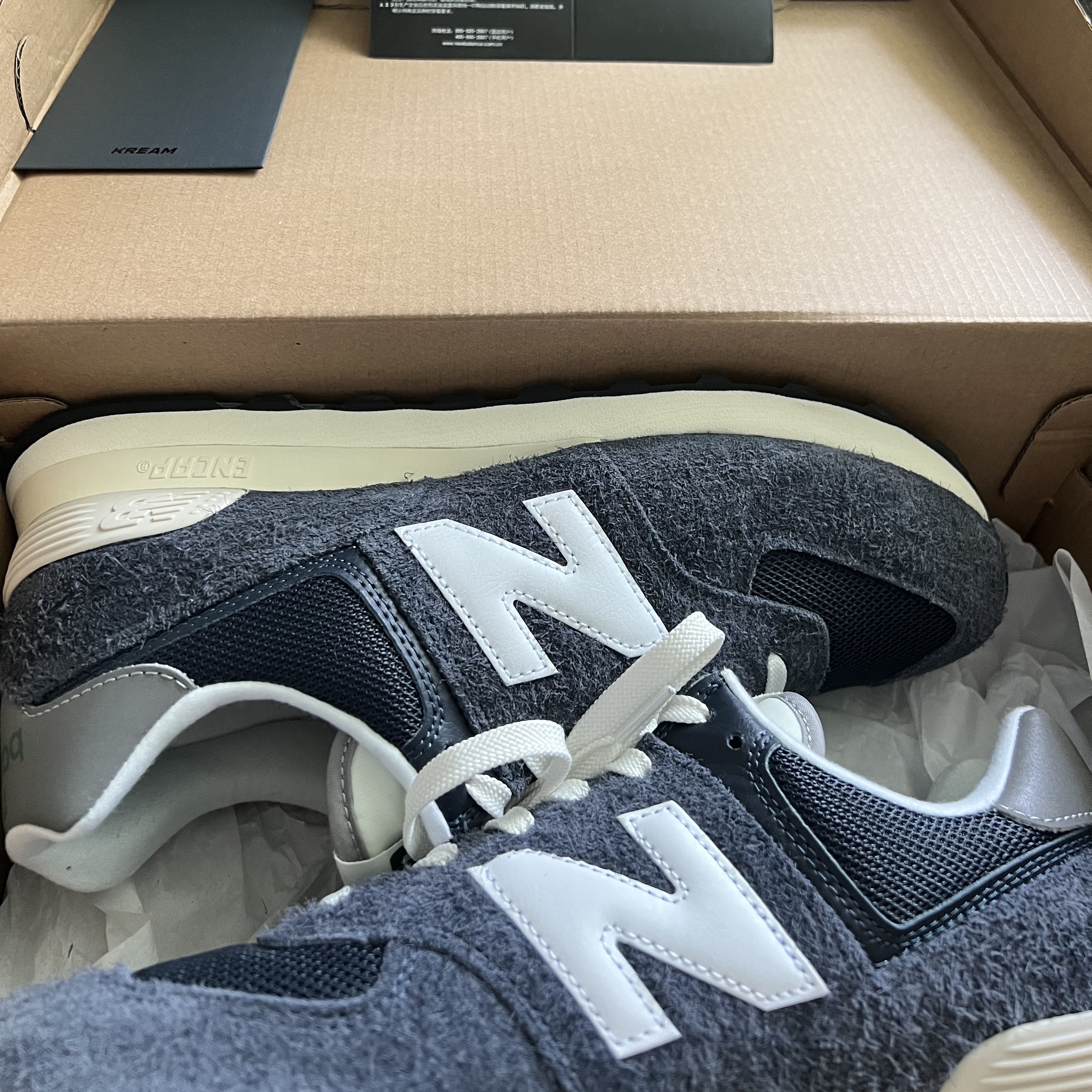 New Balance 574 Heritage Navy 착용 스타일 - 3