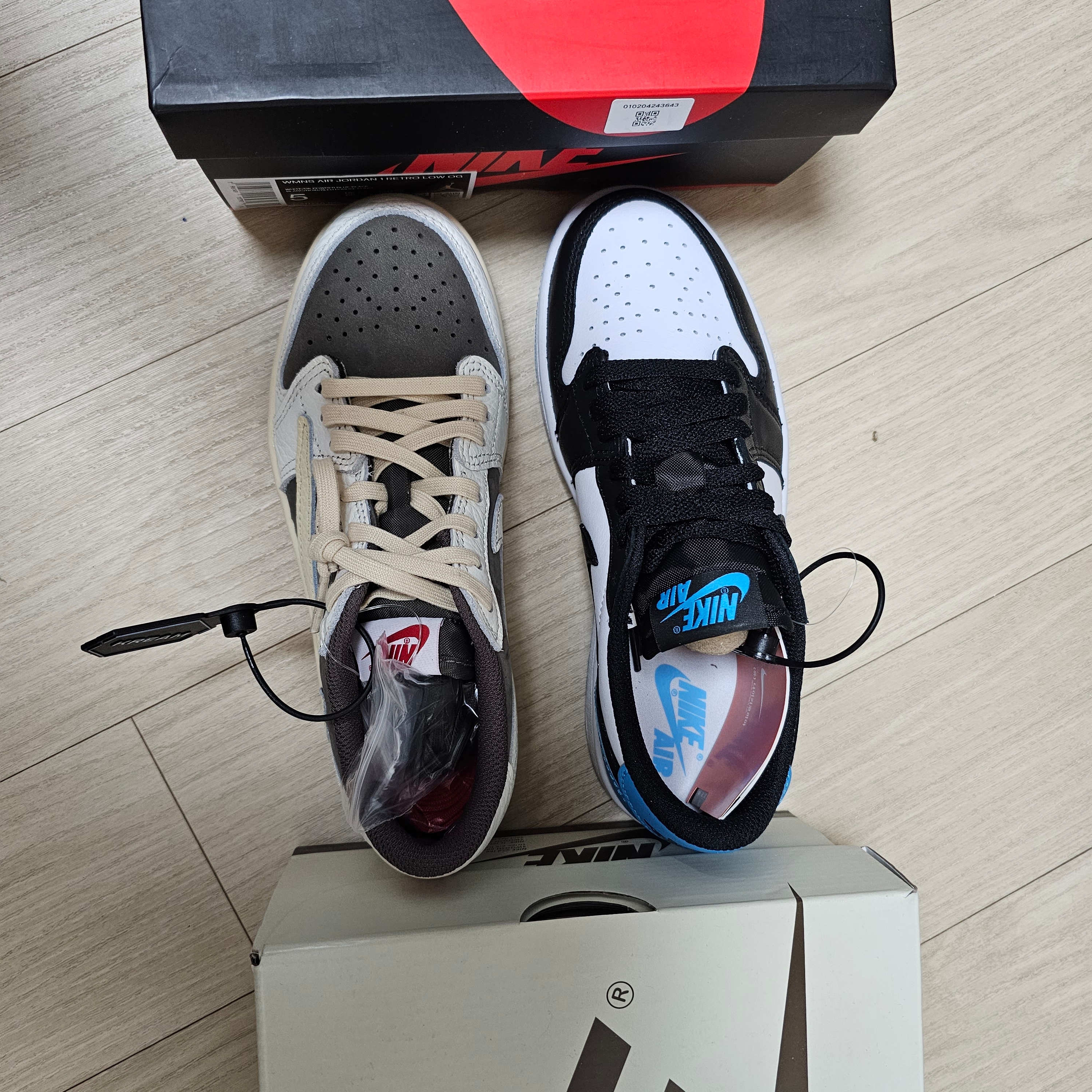 (W) Jordan 1 Retro Low OG Black and Dark Powder Blue, (PS) Jordan 1 x Travis Scott Retro Low OG SP Sail and Ridgerock 착용 스타일 - 1