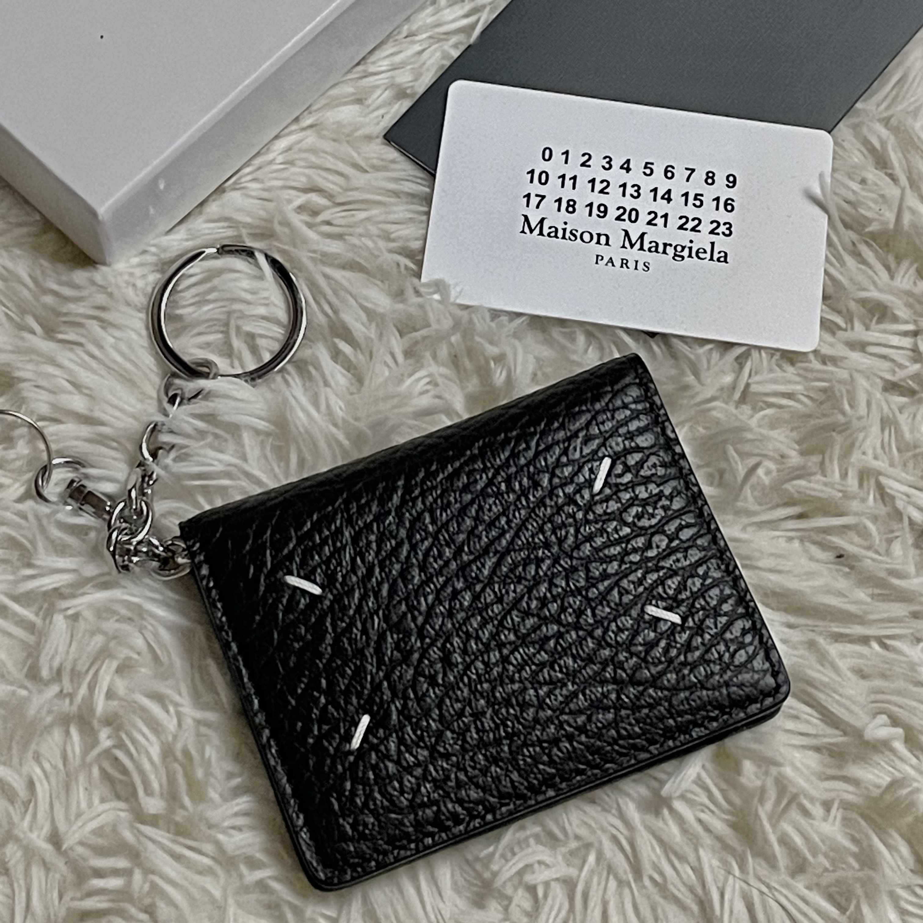 Maison Margiela Keyring Wallet Black 착용 스타일