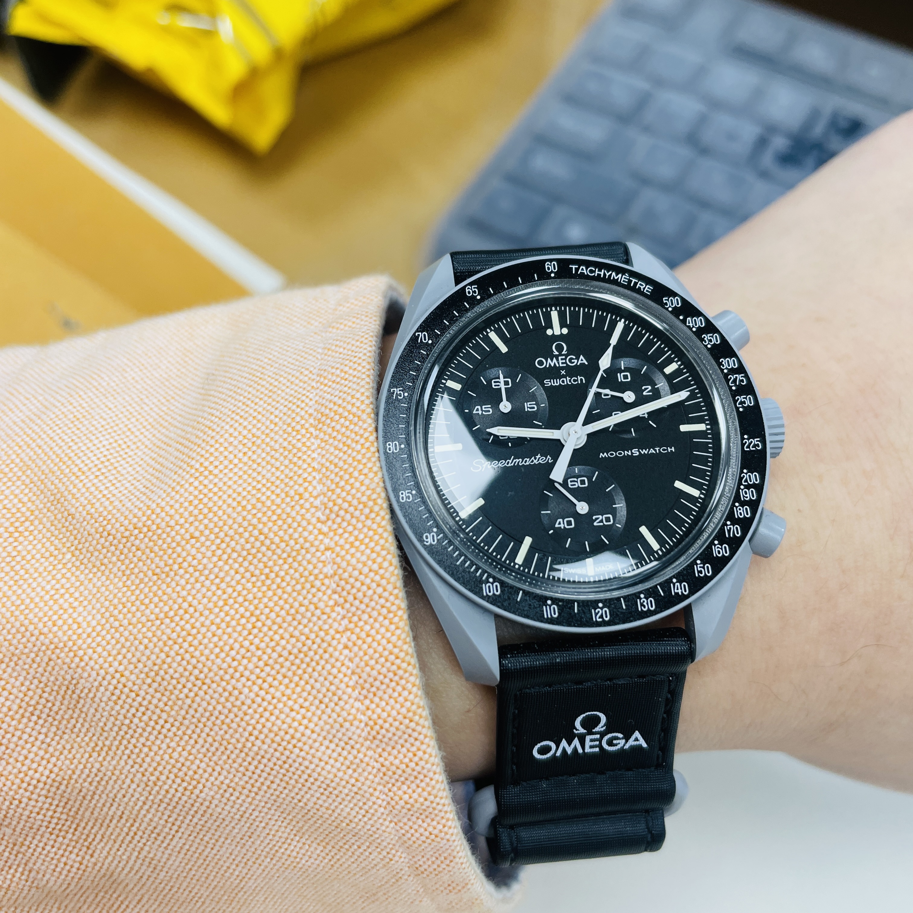 Swatch x Omega Bioceramic MoonSwatch Mission To The Moon 착용 스타일