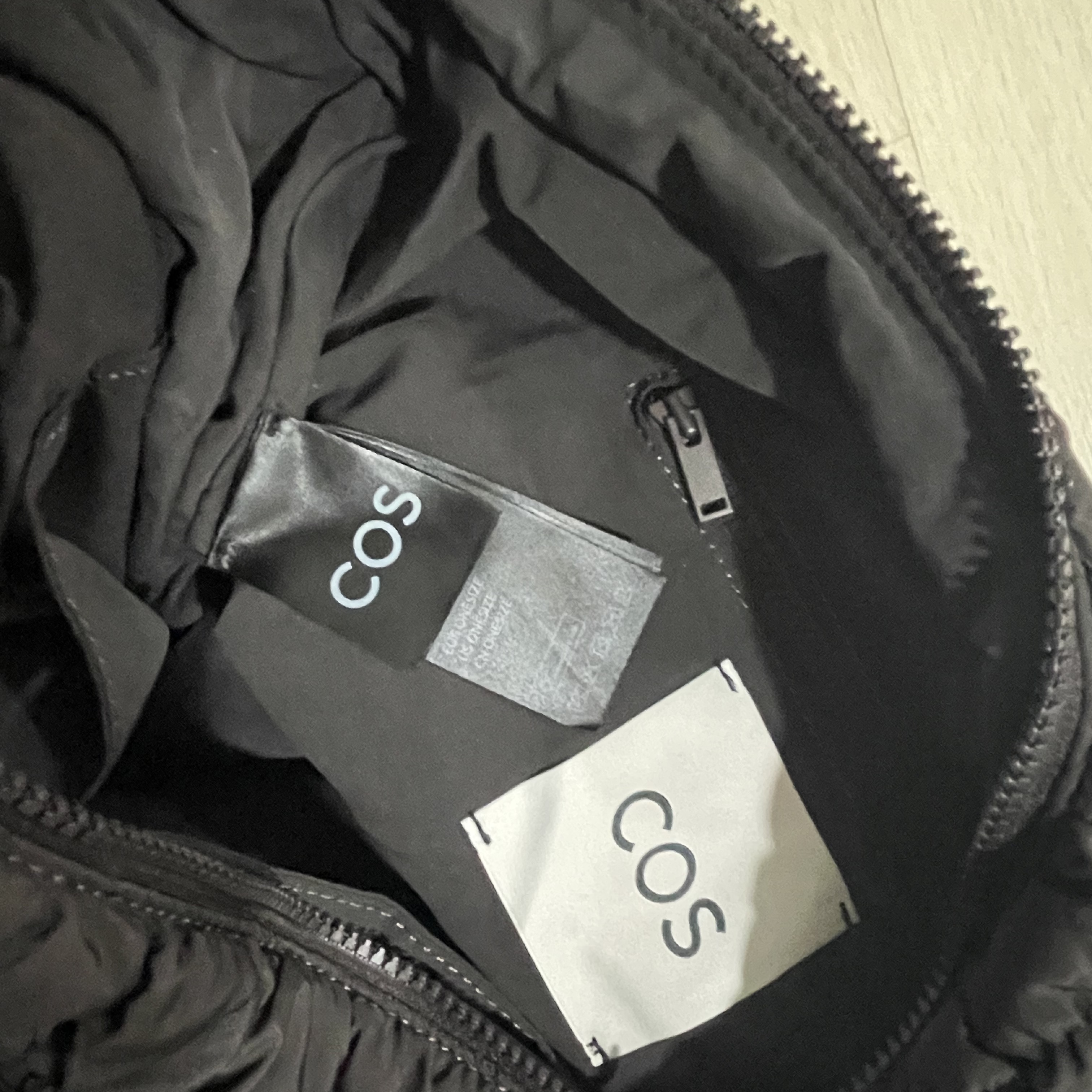 COS Quilted Oversized Shoulder Bag Brown 착용 스타일