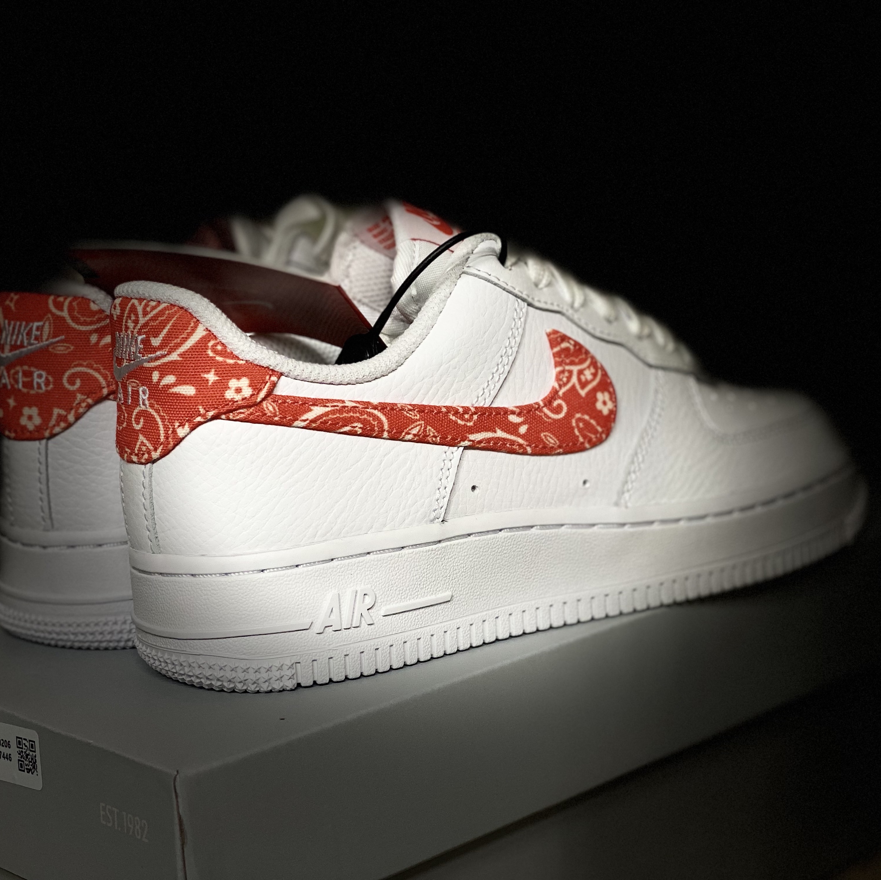 (W) Nike Air Force 1 '07 Low Orange Paisley 착용 스타일