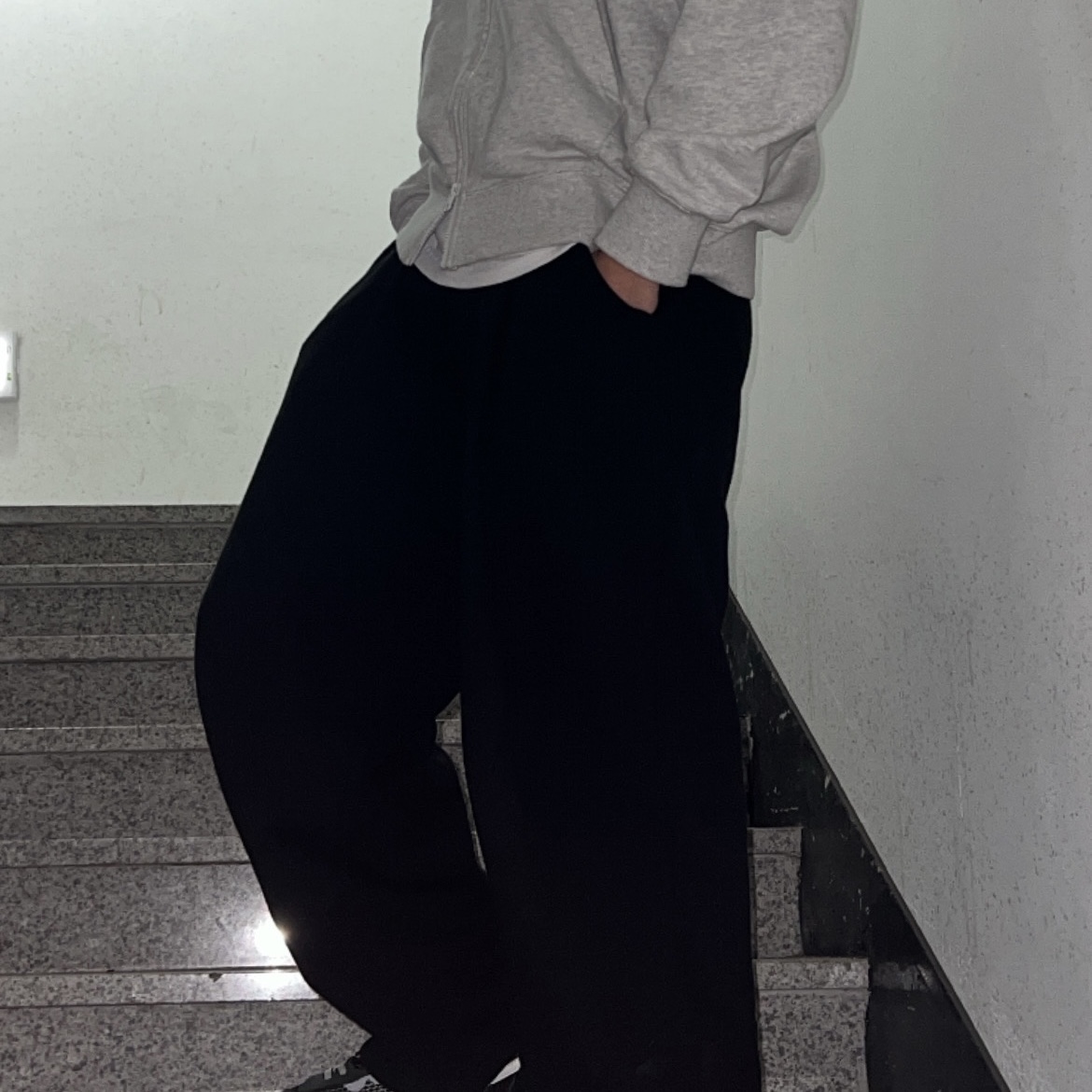Uniqlo U Wide Fit Baker Pants Black, Stussy Basic Stussy Zip Hoodie Ash Heather 2022 착용 스타일 - 2