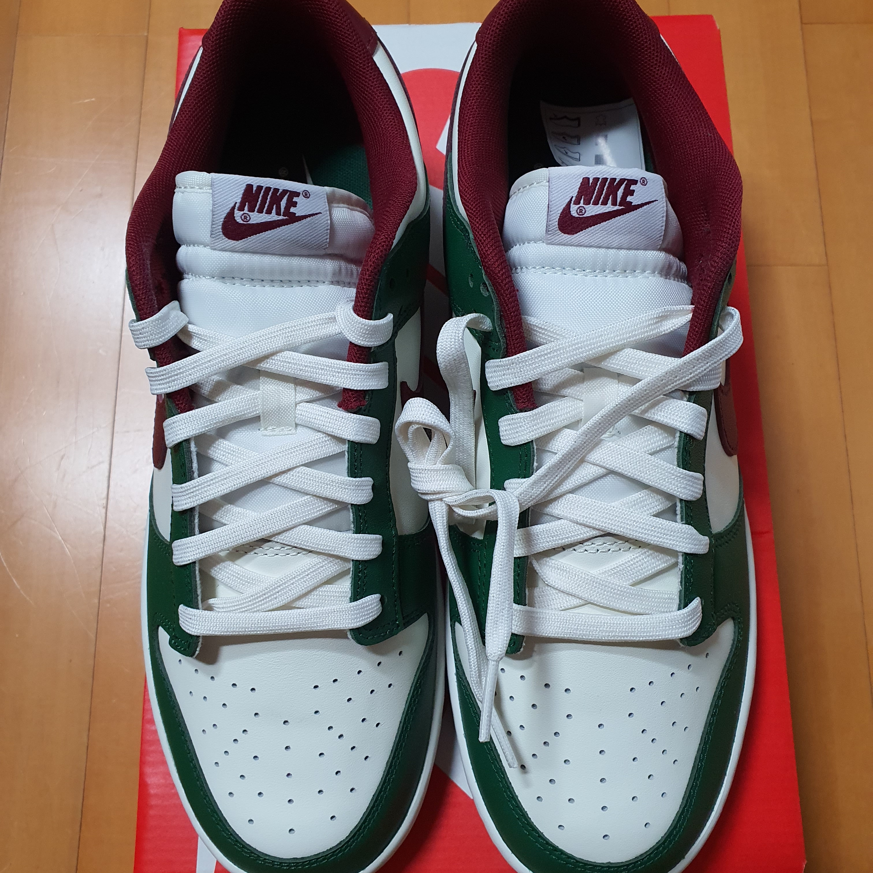 Nike Dunk Low George Green and Team Red 착용 스타일