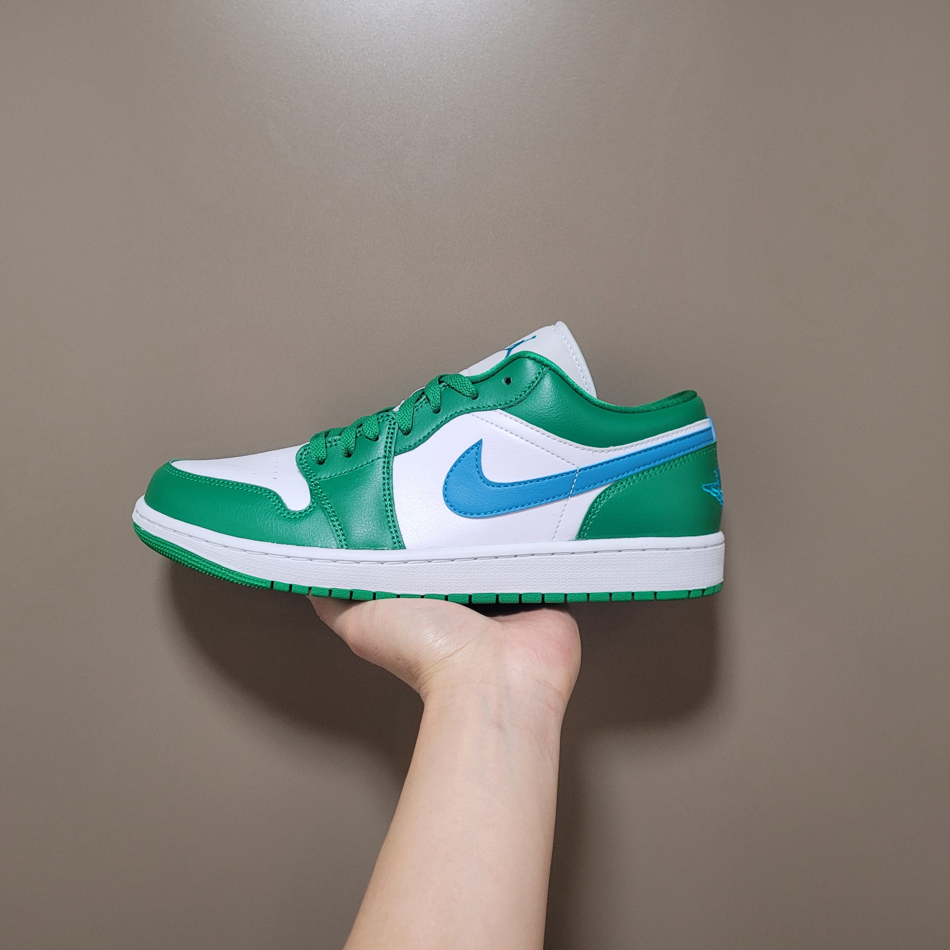 (W) Jordan 1 Low Lucky Green 착용 스타일 - 1
