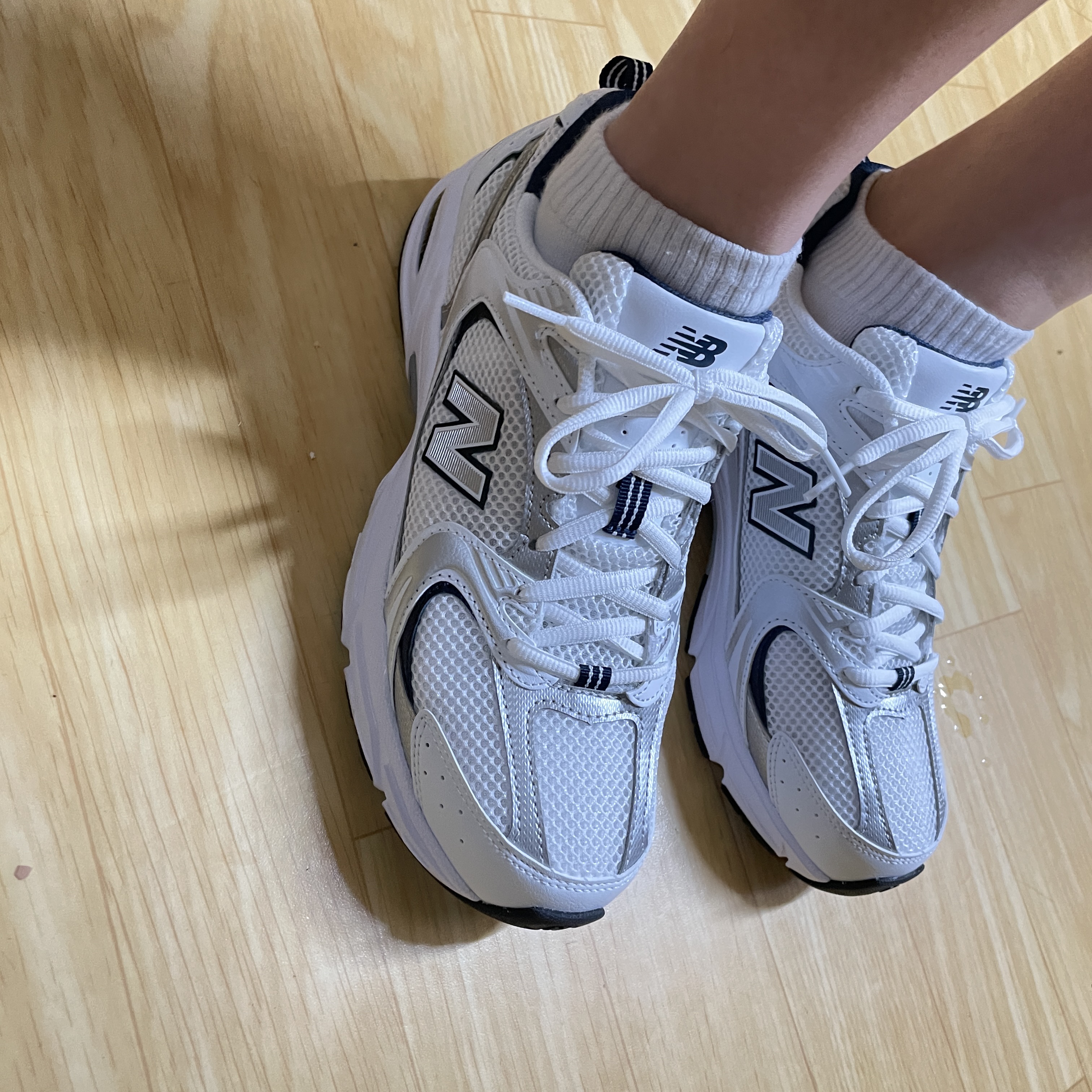 New Balance 530 White 착용 스타일 - 2