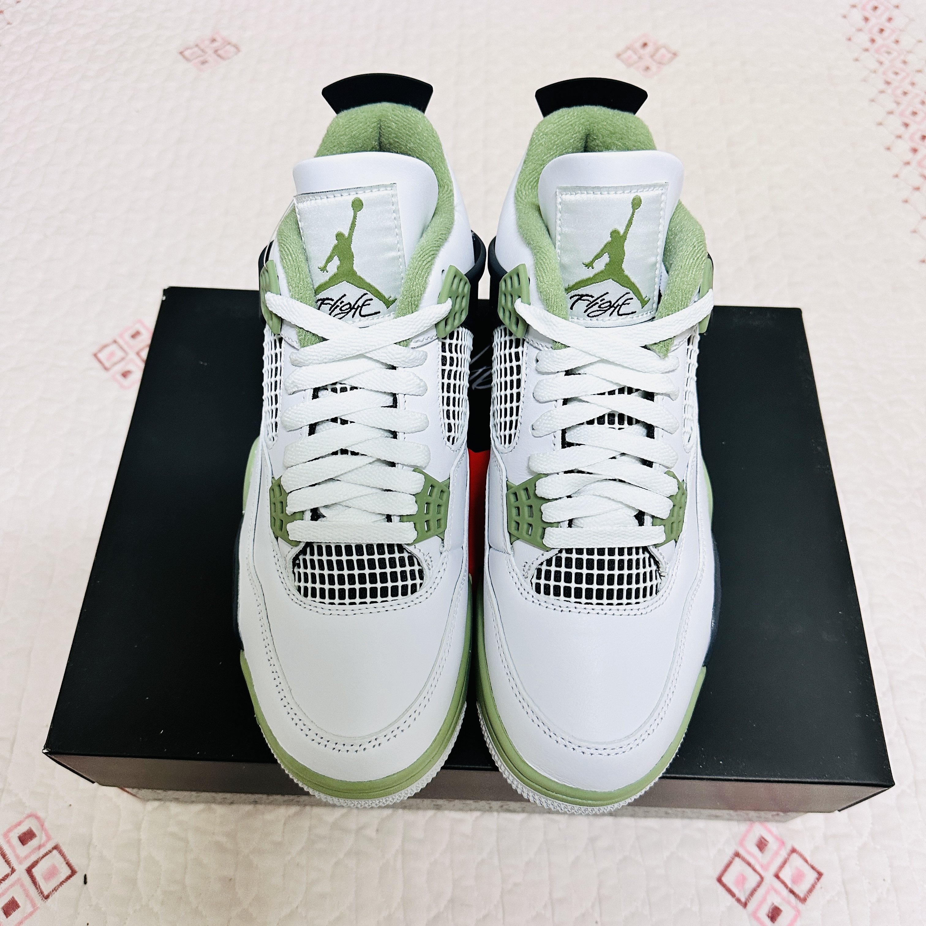 (W) Jordan 4 Retro Oil Green 착용 스타일 - 1