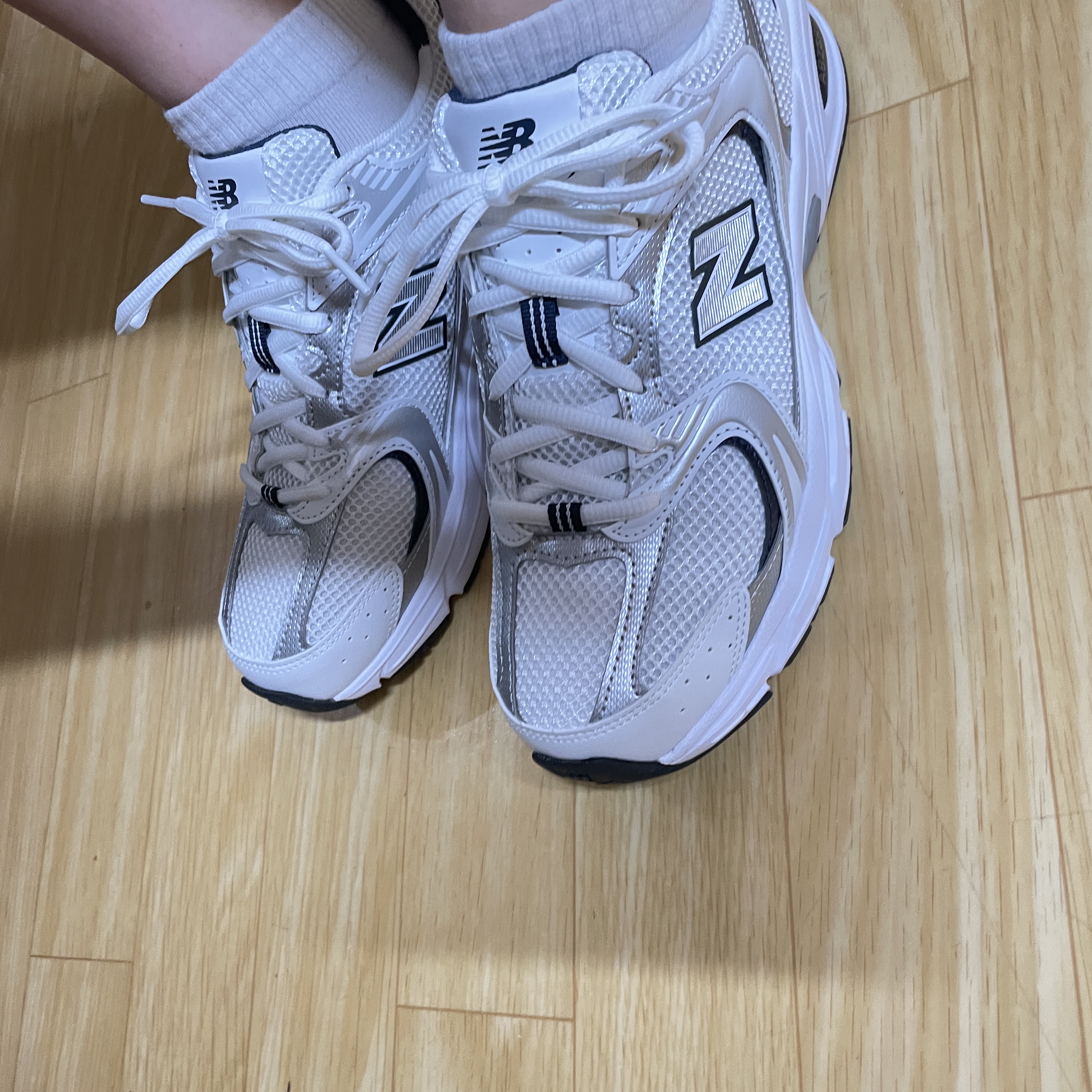 New Balance 530 White 착용 스타일 - 1