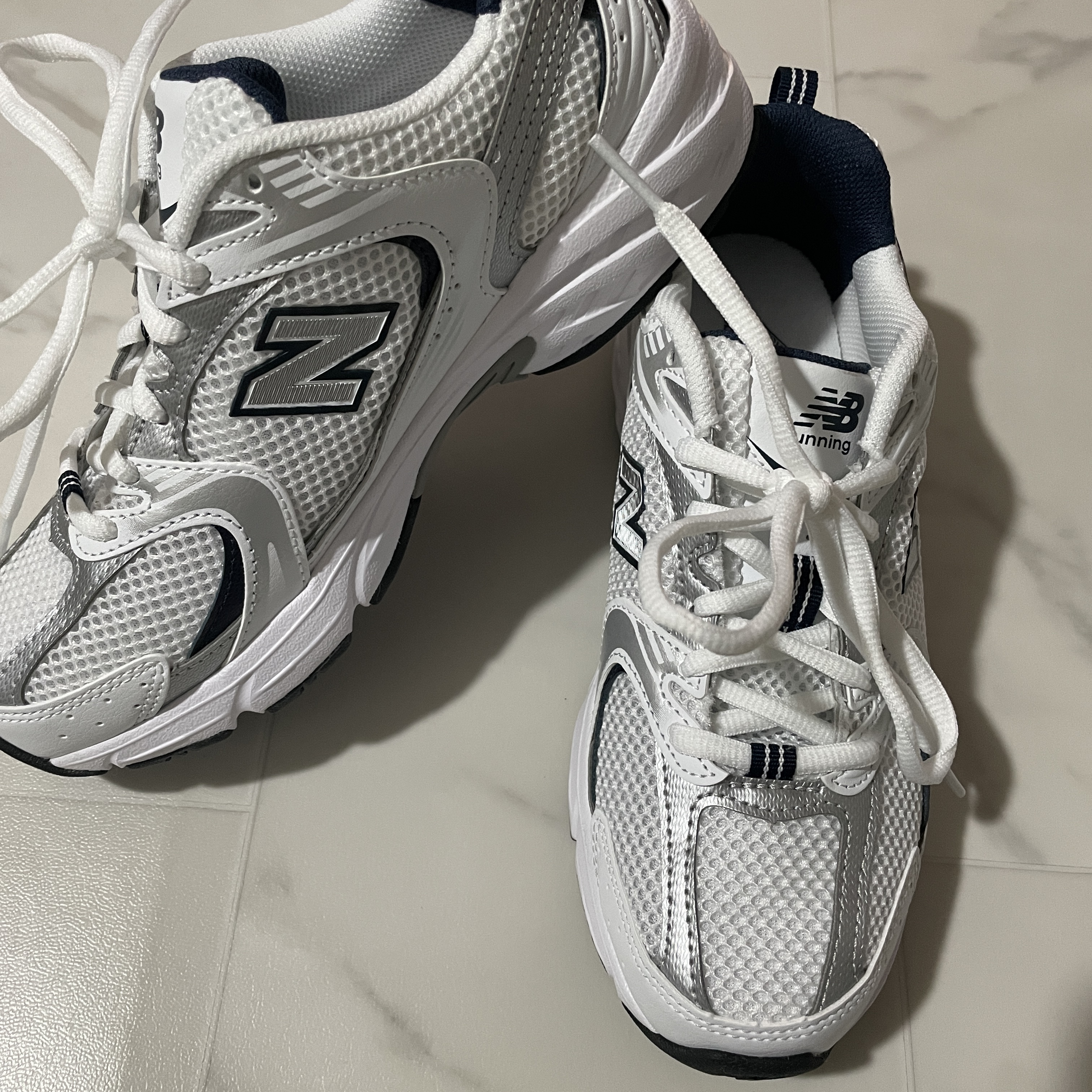 New Balance 530 White 착용 스타일 - 1