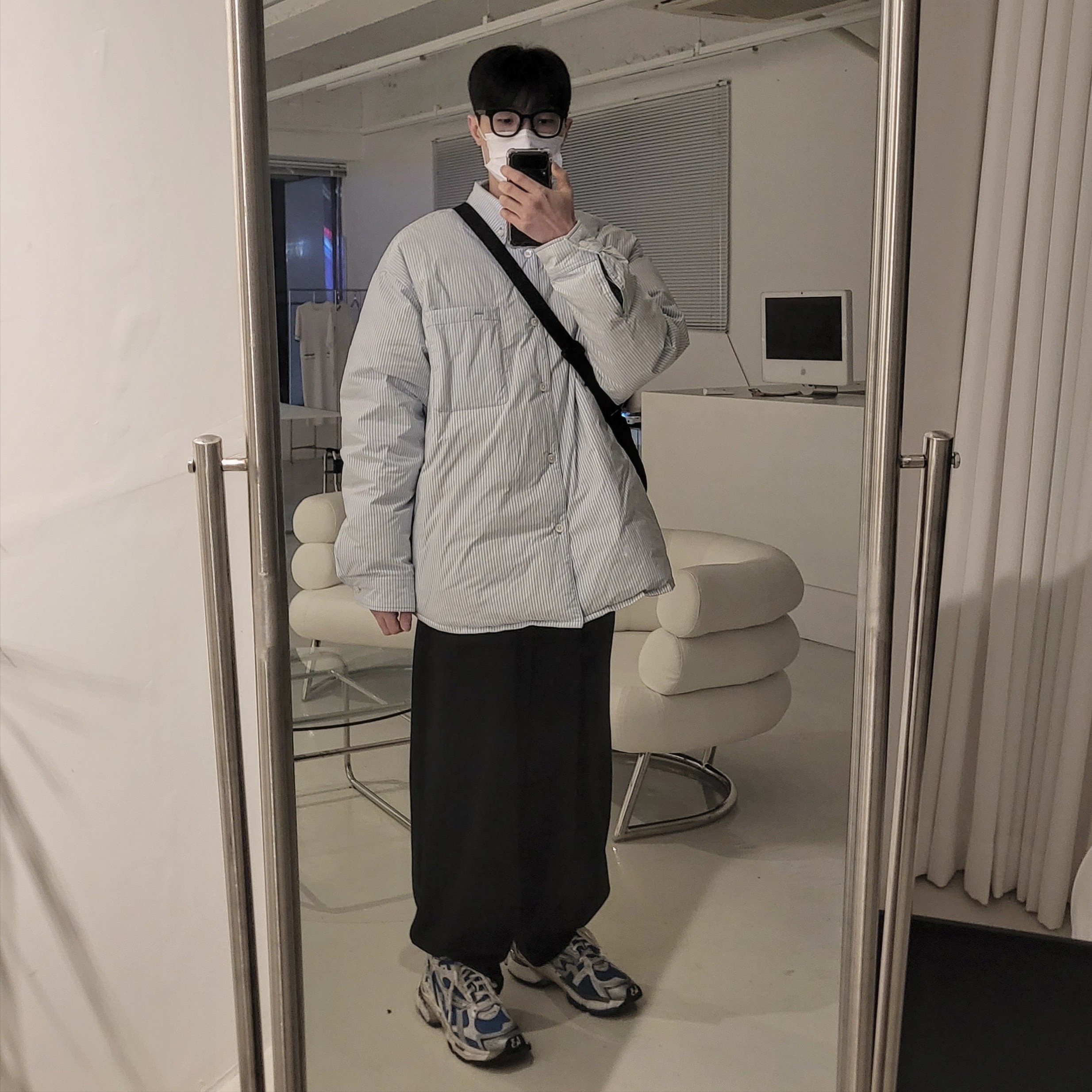 Balenciaga Runner Sneakers Blue White 착용 스타일
