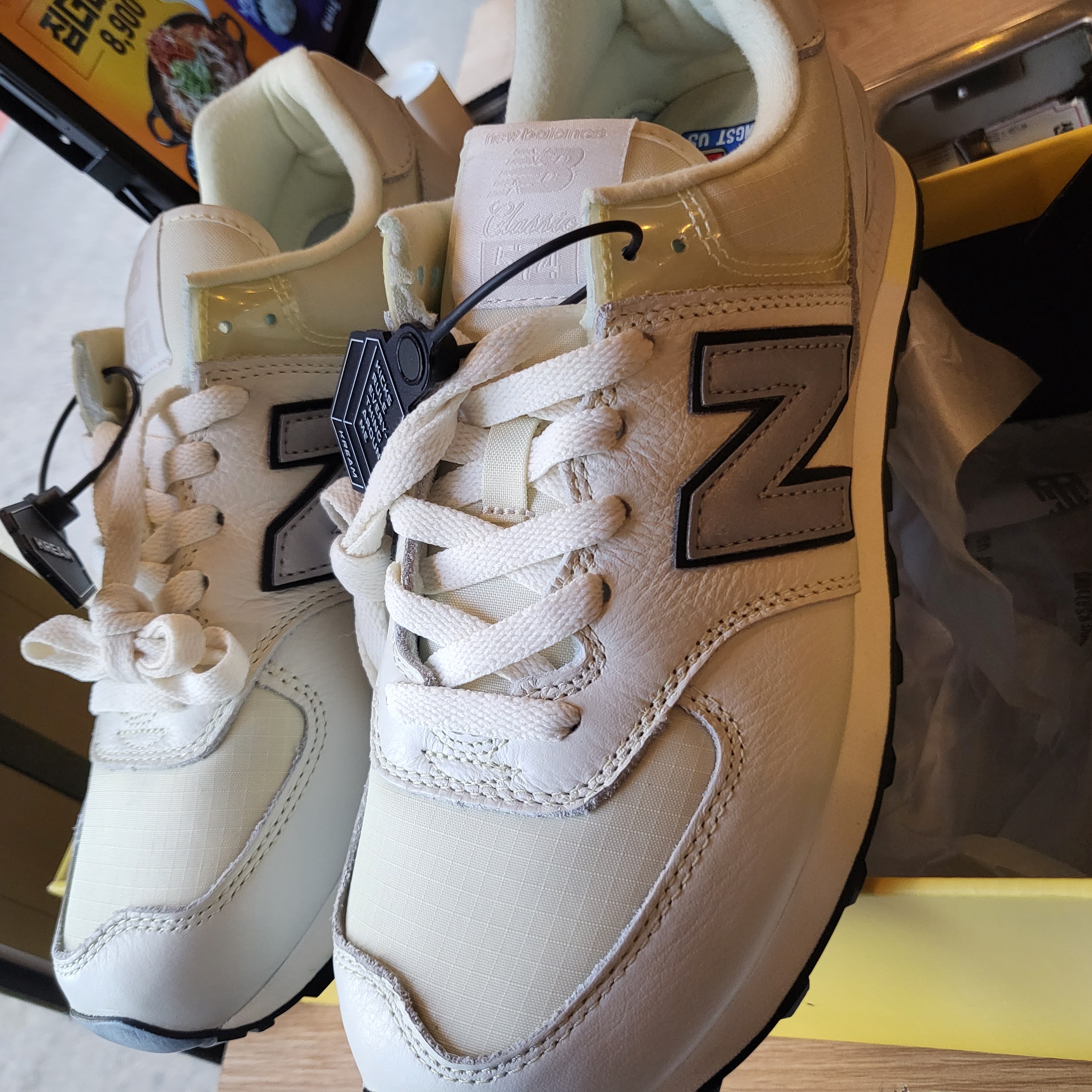 New Balance x Joe Freshgoods 574 Sea Salt Dawn Glow 착용 스타일