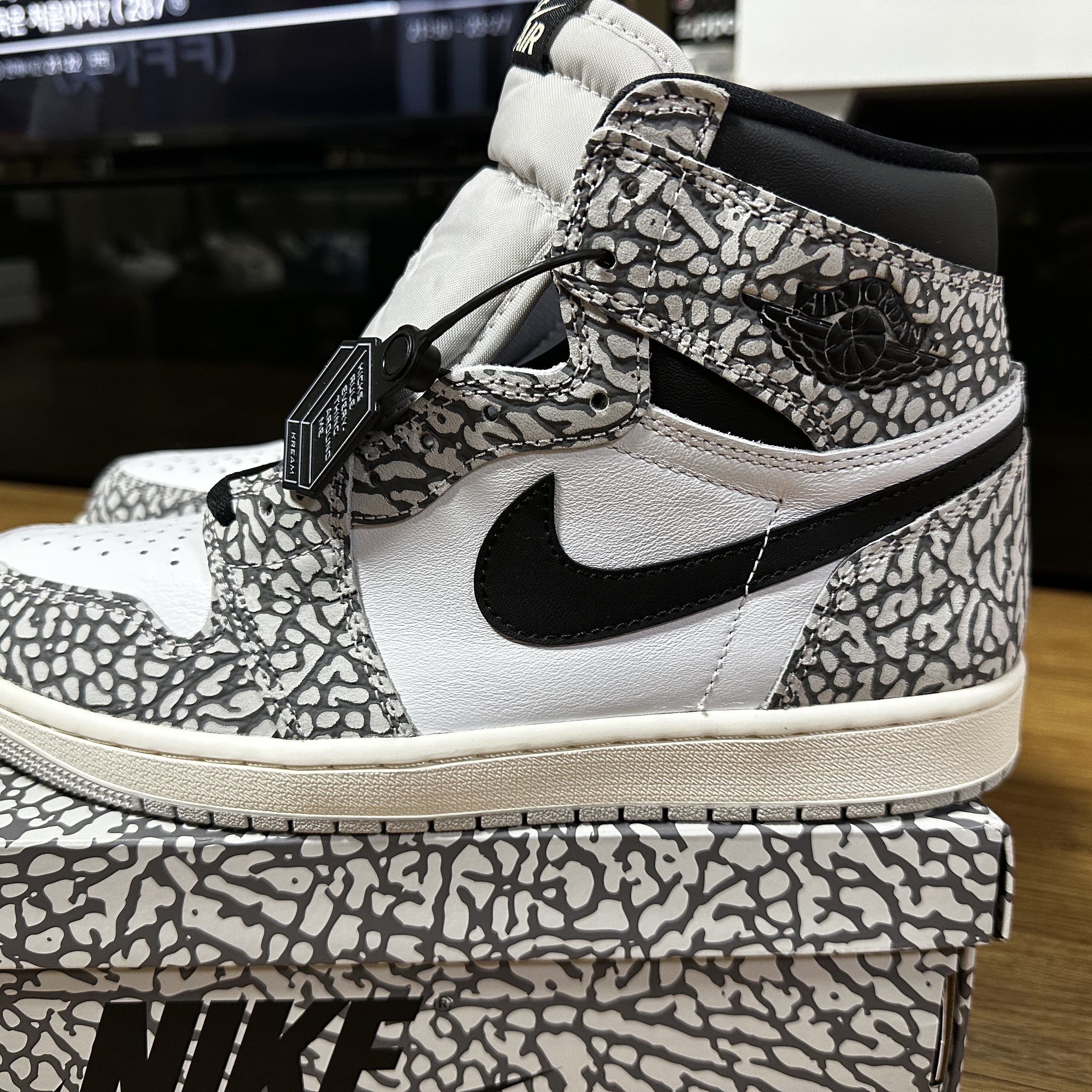 Jordan 1 Retro High OG White Cement 착용 스타일