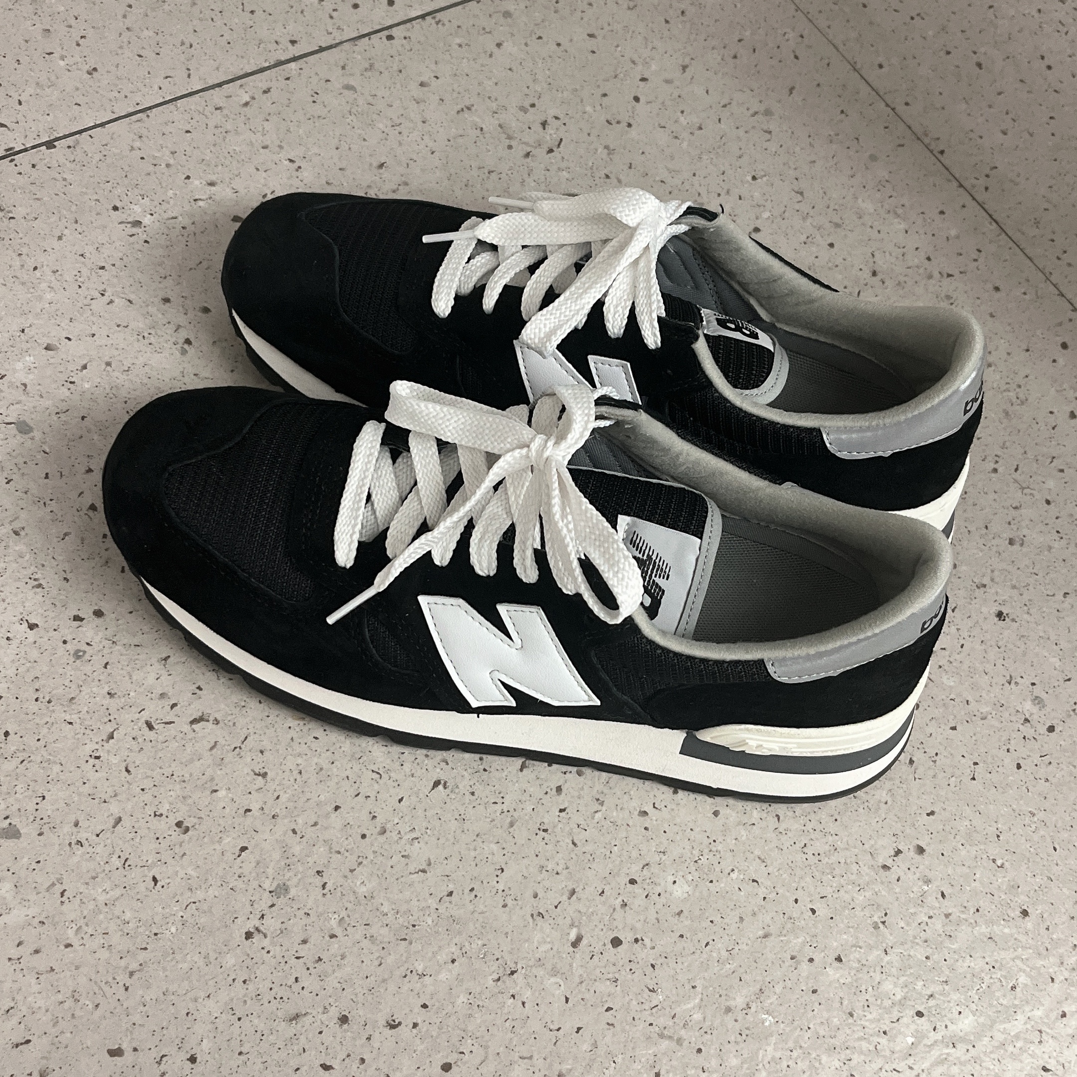 New Balance 990v1 Made in USA Black 착용 스타일