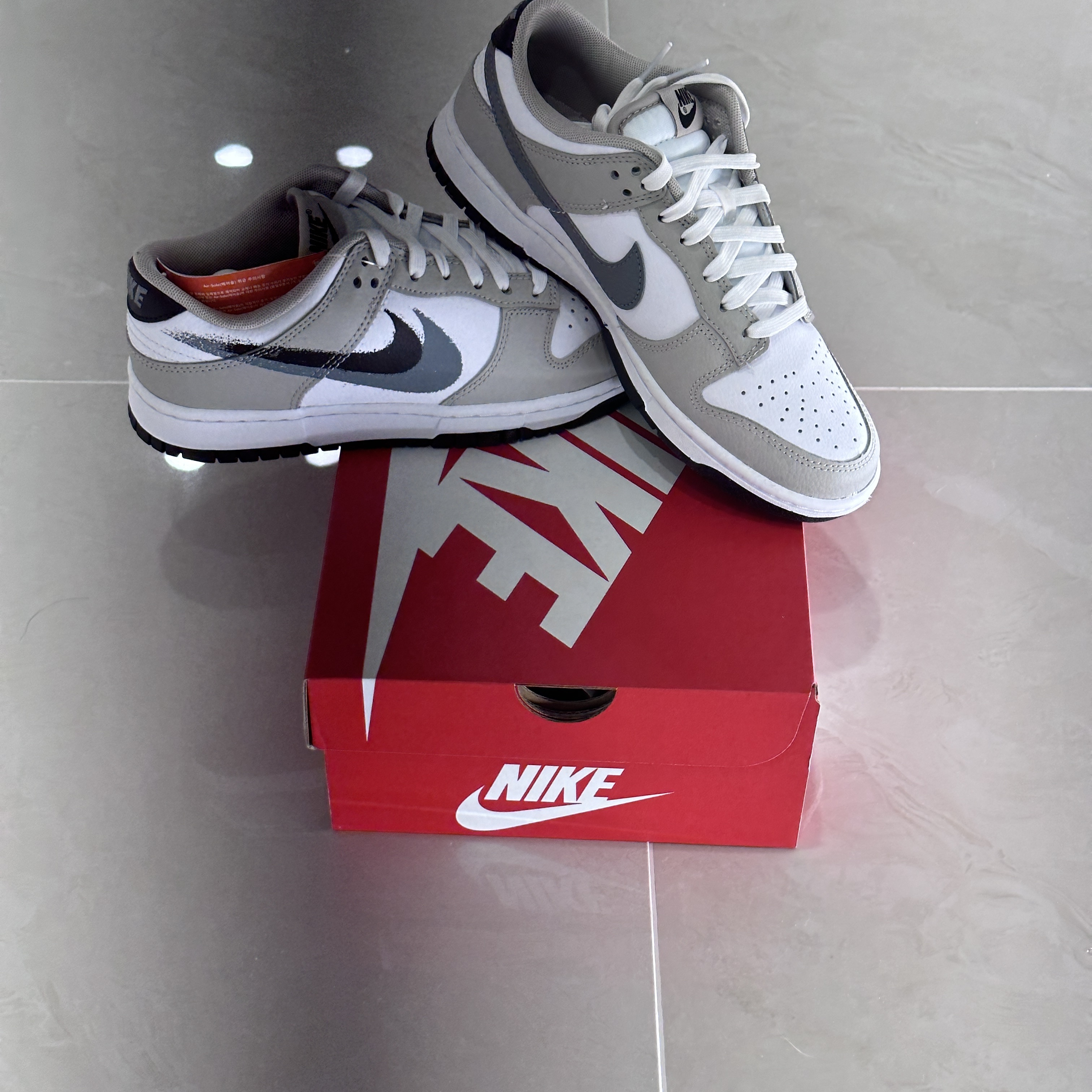 Nike Dunk Low Cool Grey White 착용 스타일 - 2