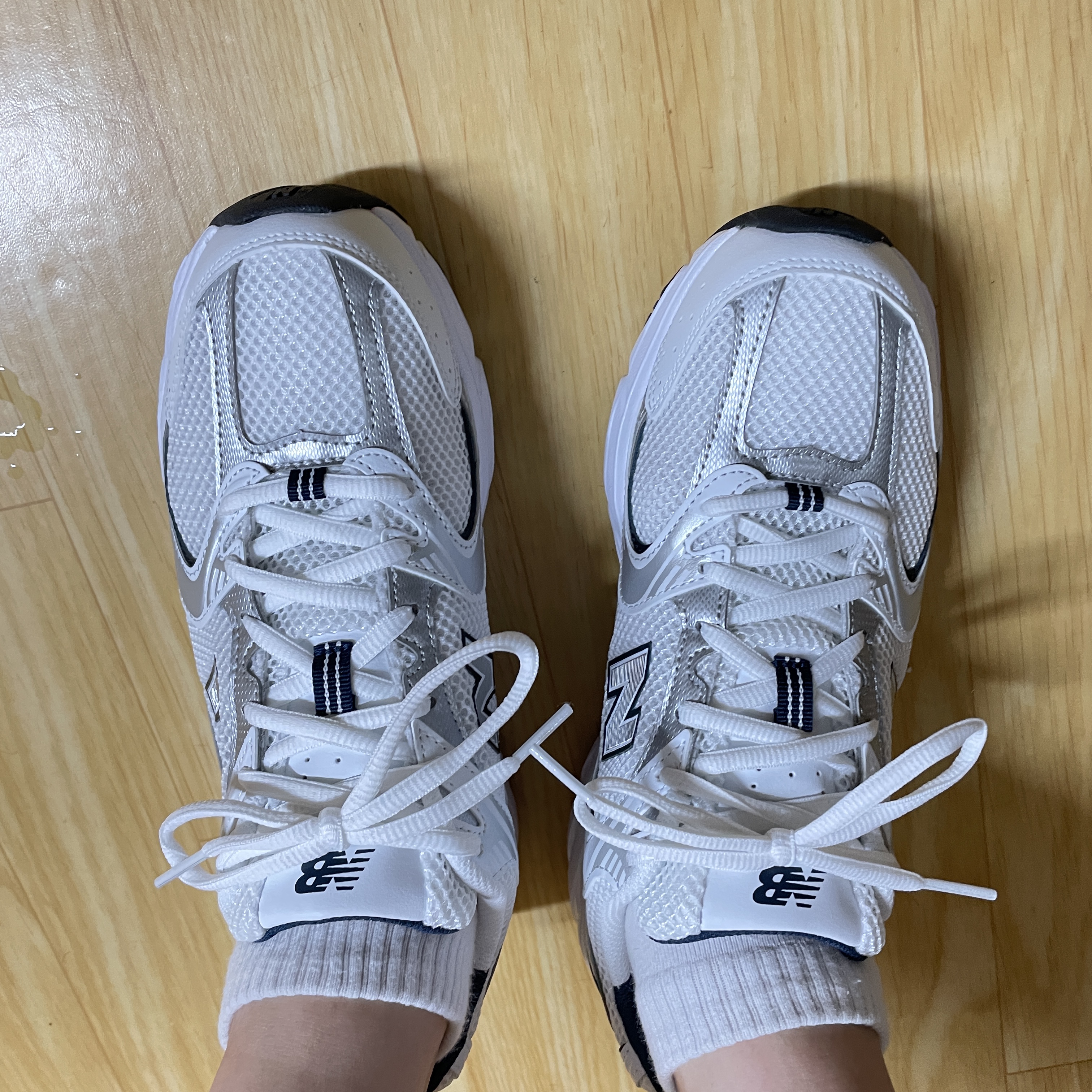 New Balance 530 White 착용 스타일 - 3