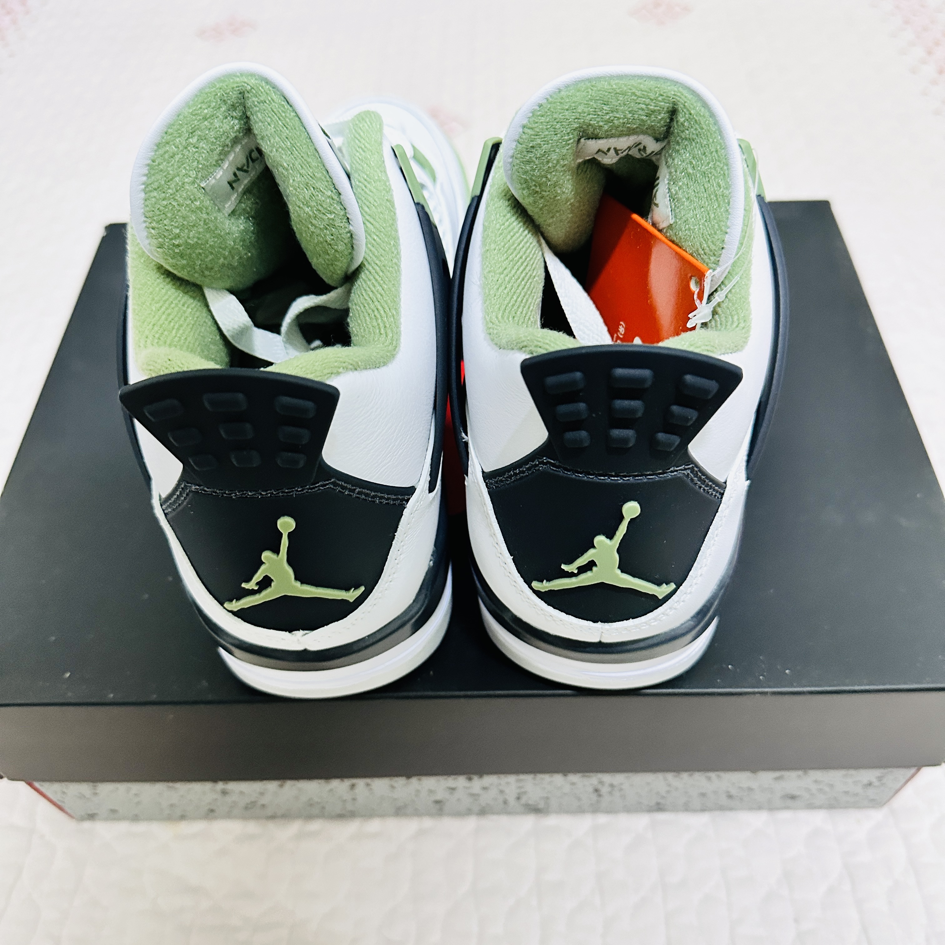 (W) Jordan 4 Retro Oil Green 착용 스타일 - 3