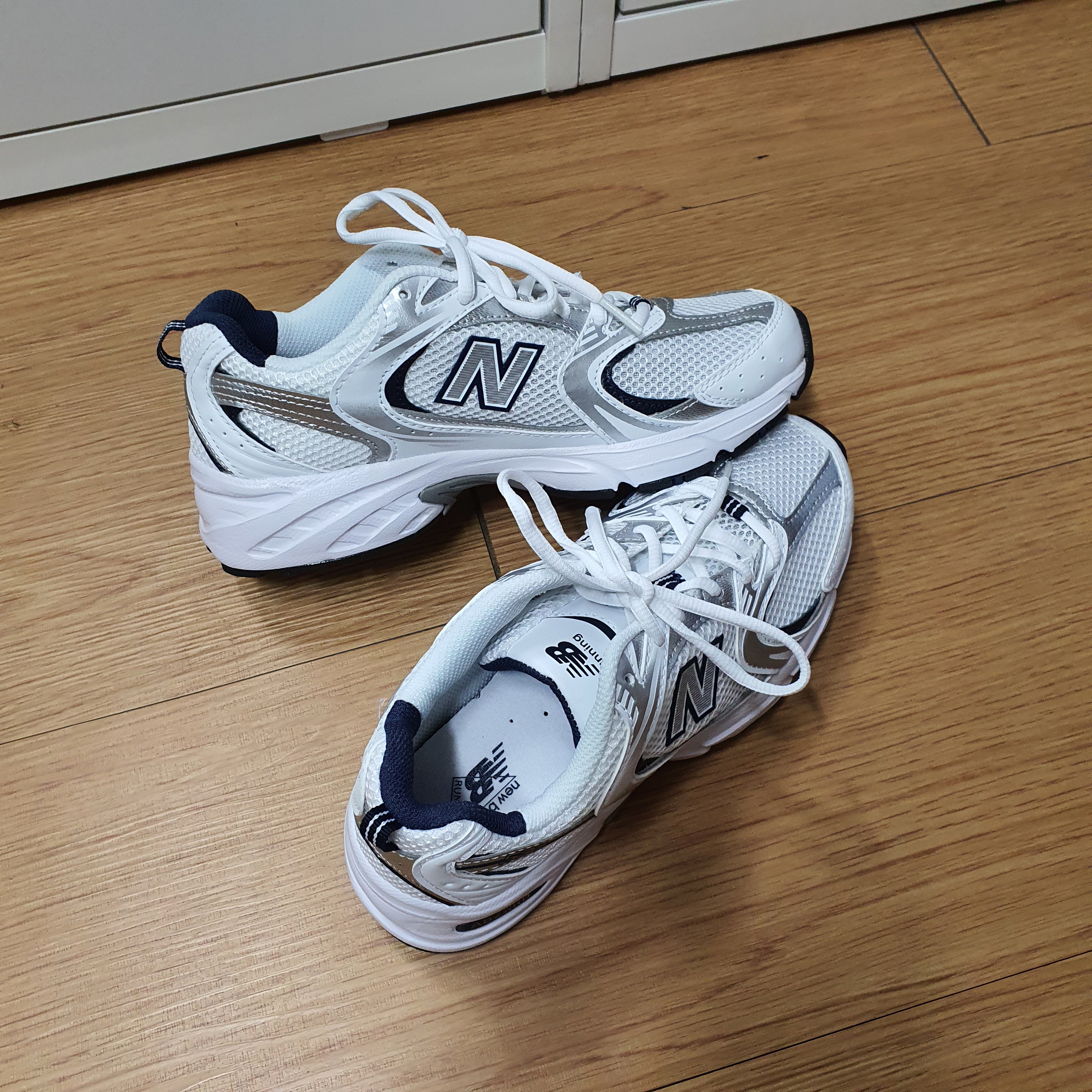 New Balance 530 White 착용 스타일 - 1