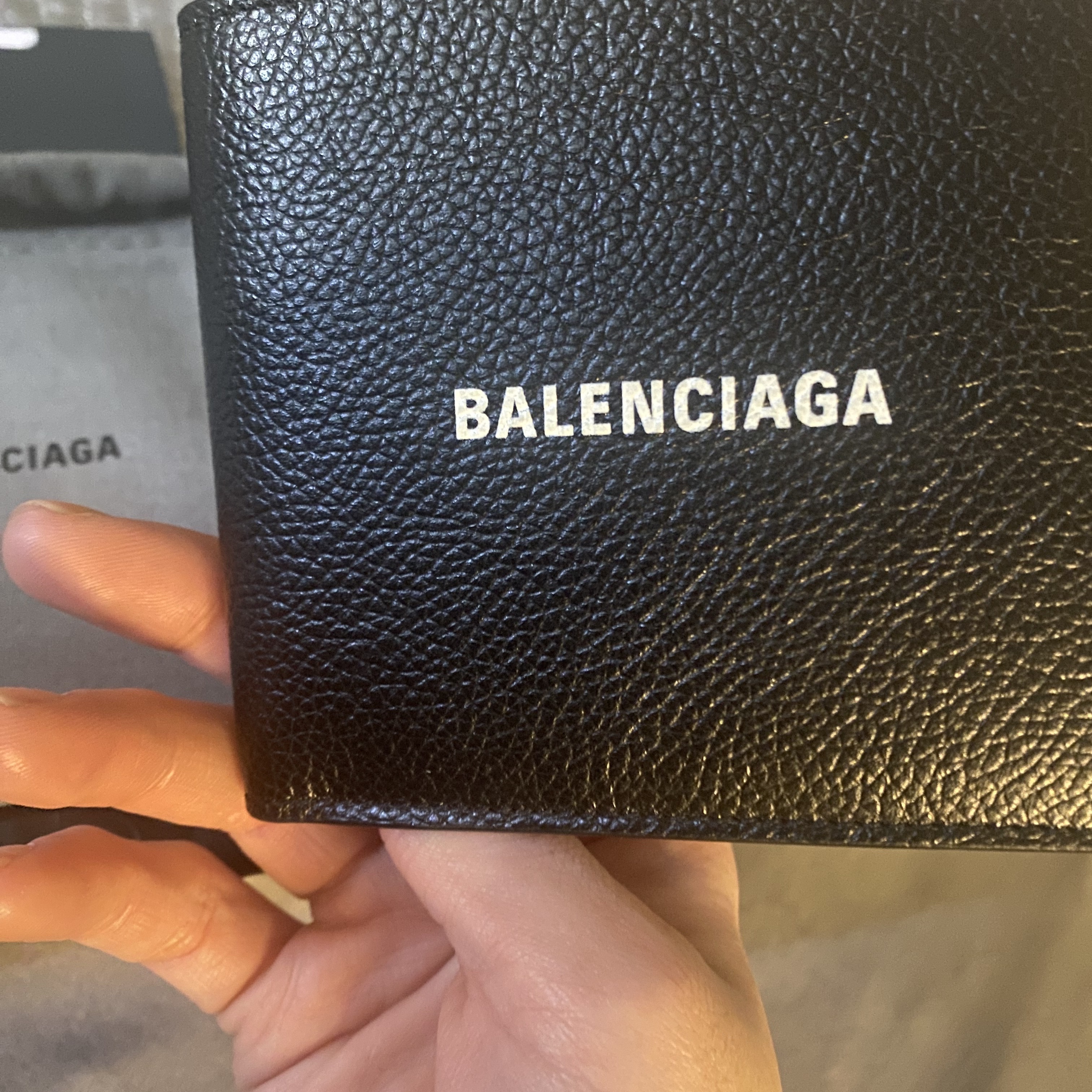 Balenciaga Cash Square Folded Wallet Black 착용 스타일