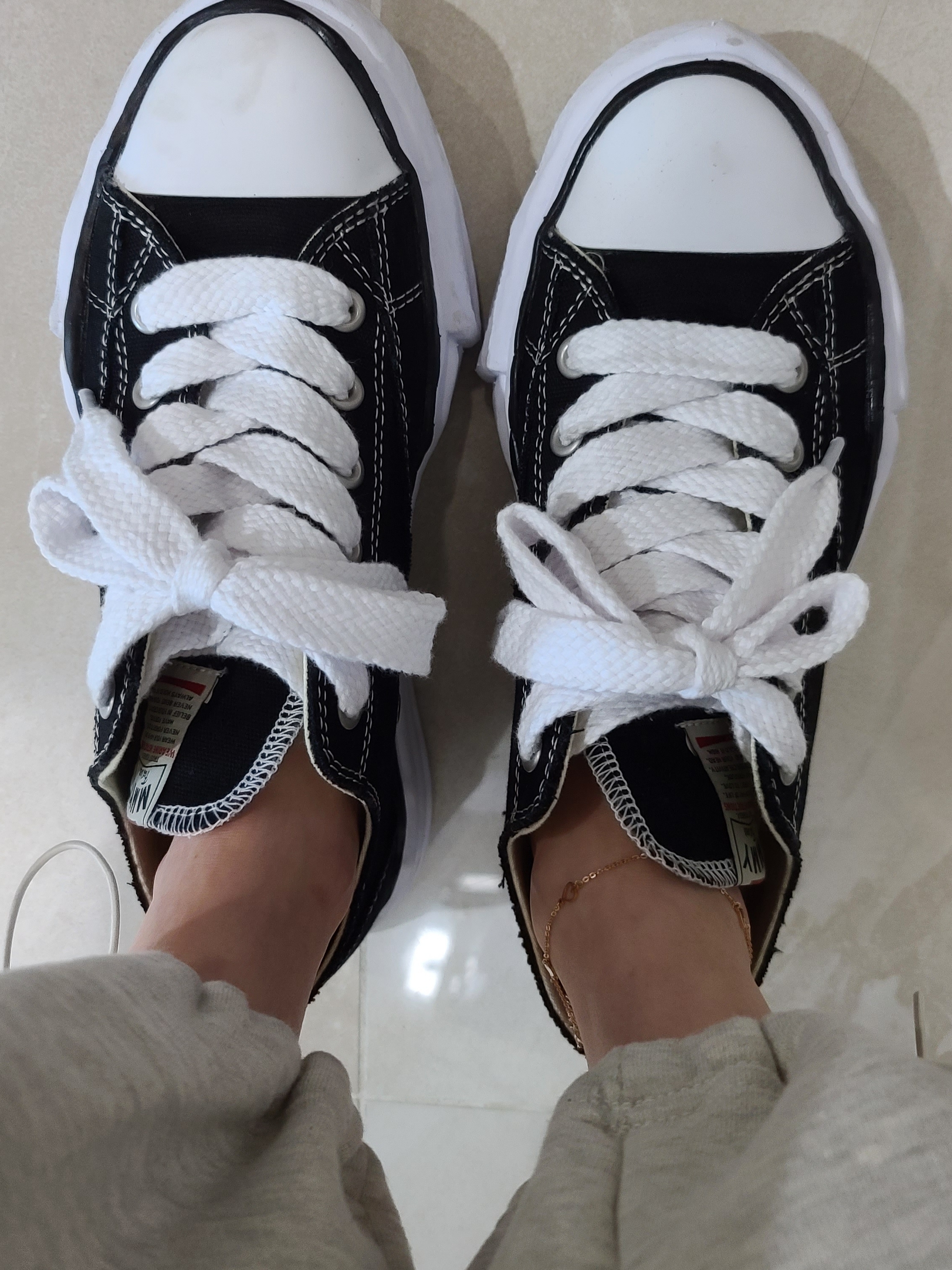 Maison Mihara Yasuhiro Peterson OG Sole Canvas Low Sneakers Black 착용 스타일