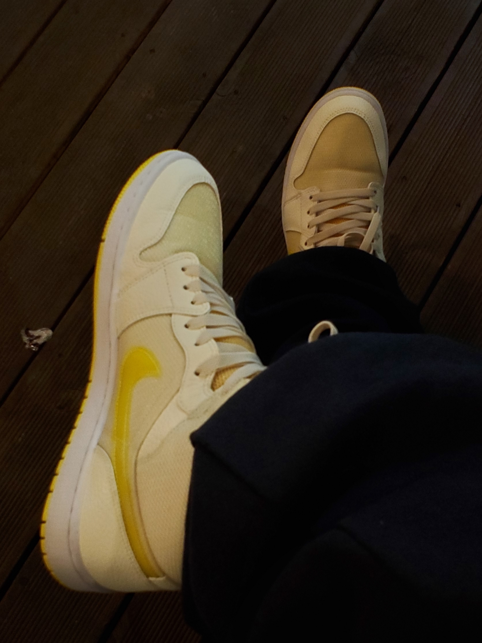 (W) Jordan 1 Mid SE Voltage Yellow 착용 스타일 - 3