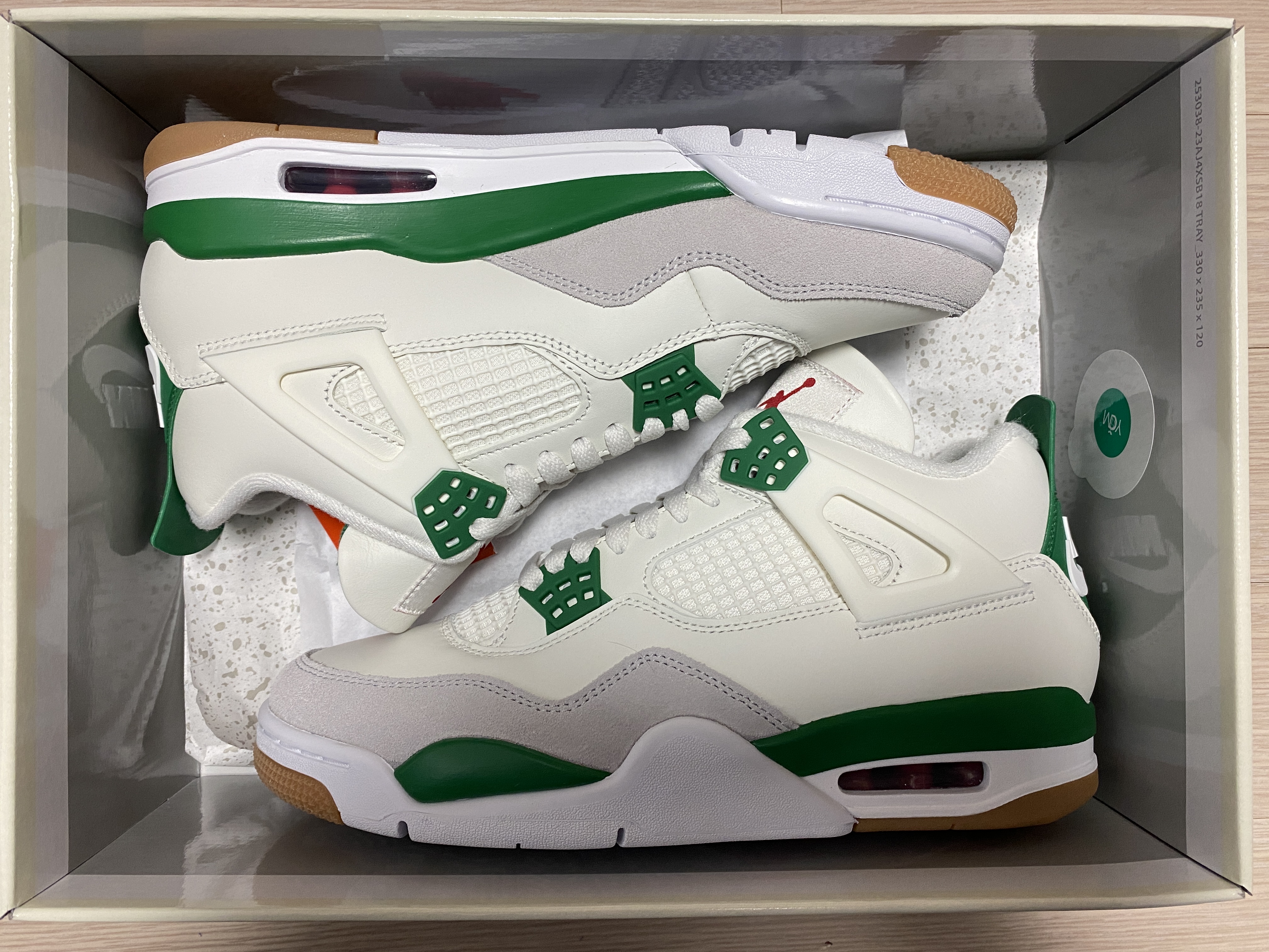 Jordan 4 x Nike SB Retro SP Pine Green 착용 스타일