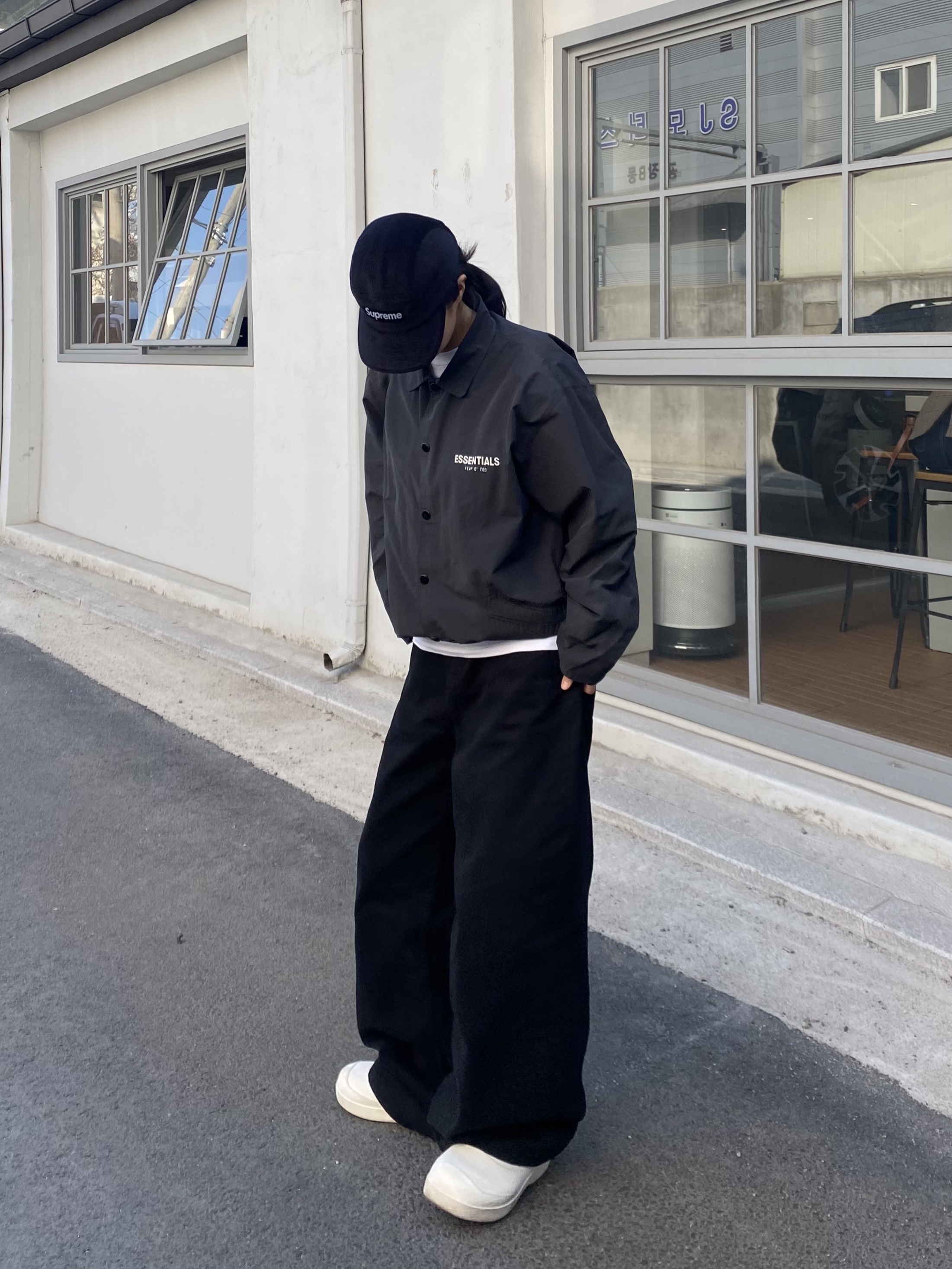Supreme Corduroy Camp Cap Black - 22FW, Essentials Coaches Jacket Iron - 22SS 착용 스타일 - 2