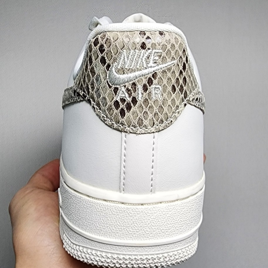 (W) Nike Air Force 1 '07 Phantom Light Iron Ore 착용 스타일