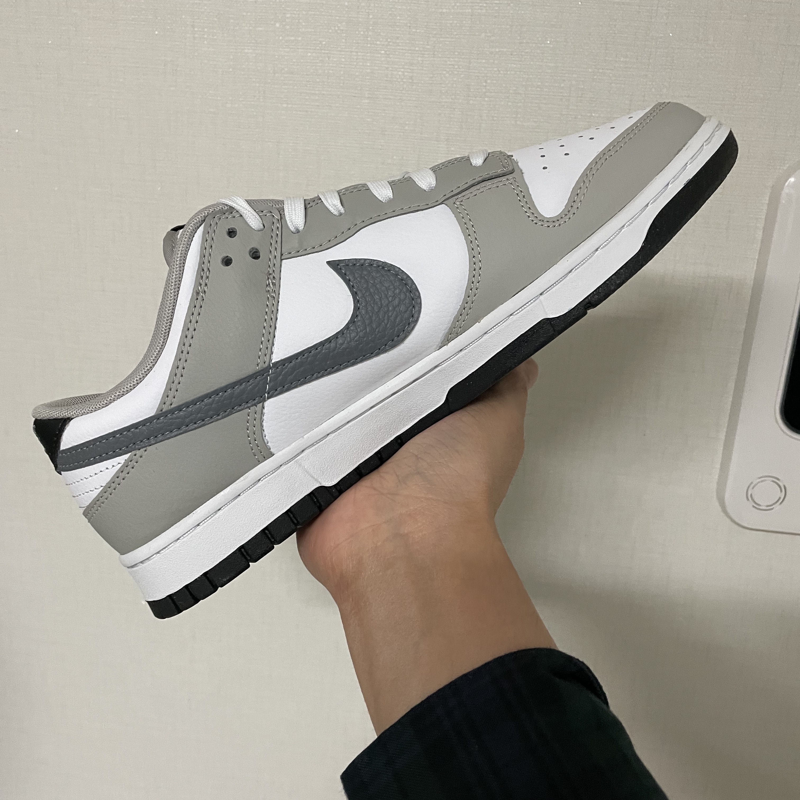 Nike Dunk Low Cool Grey White 착용 스타일 - 2