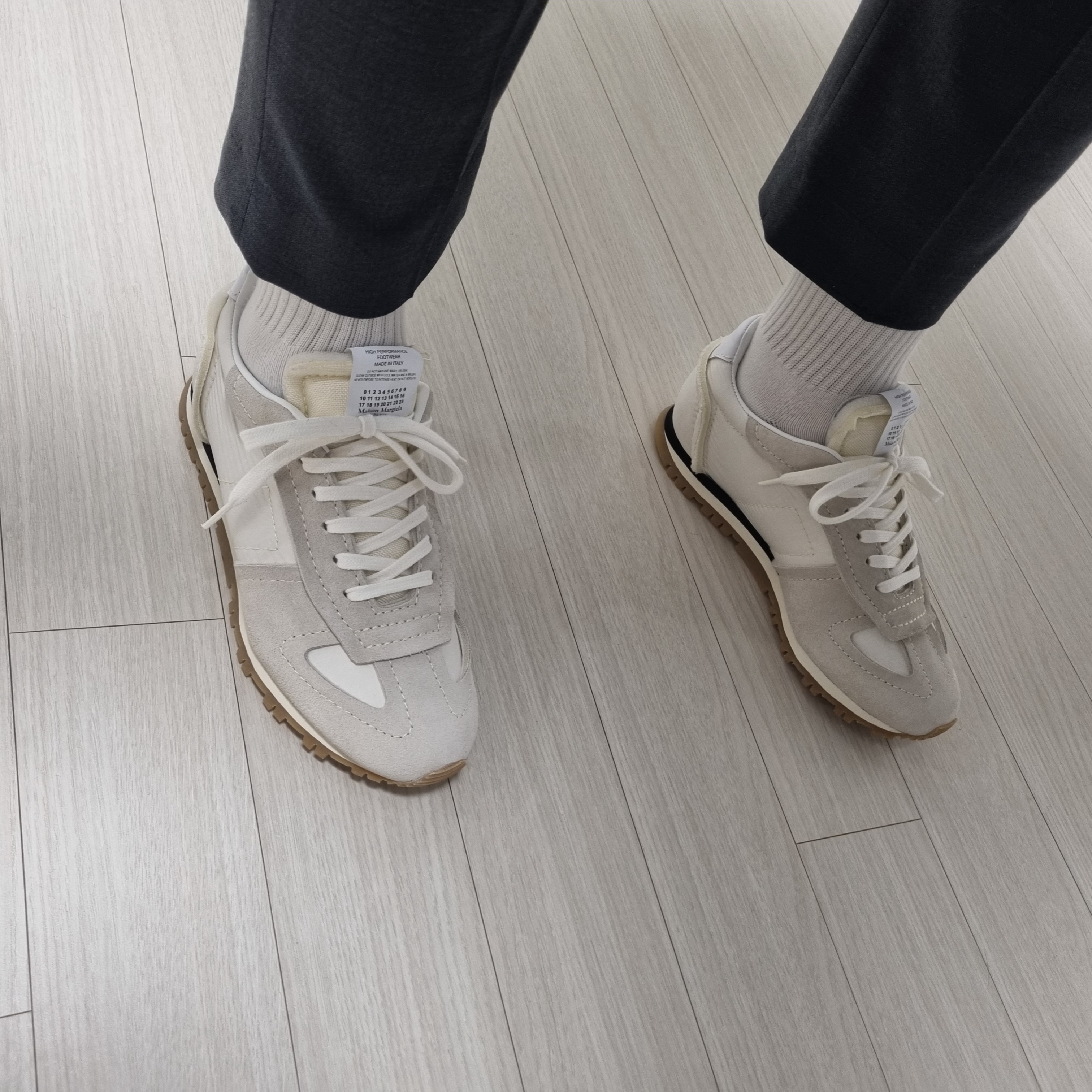(W) Maison Margiela Retro Runners White 착용 스타일 - 3