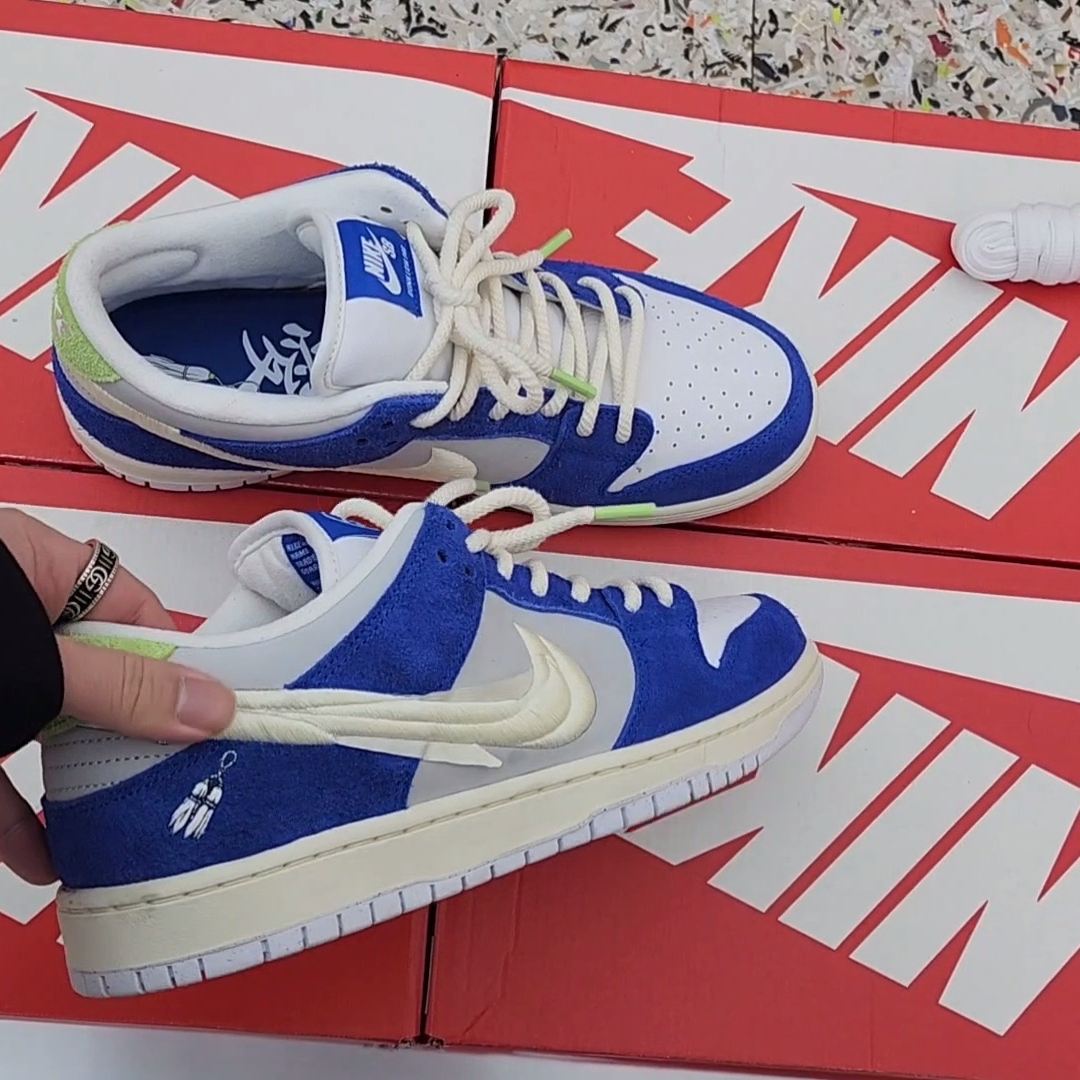 Nike x Fly Streetwear SB Dunk Low Pro Gardenia 착용 스타일 - 1