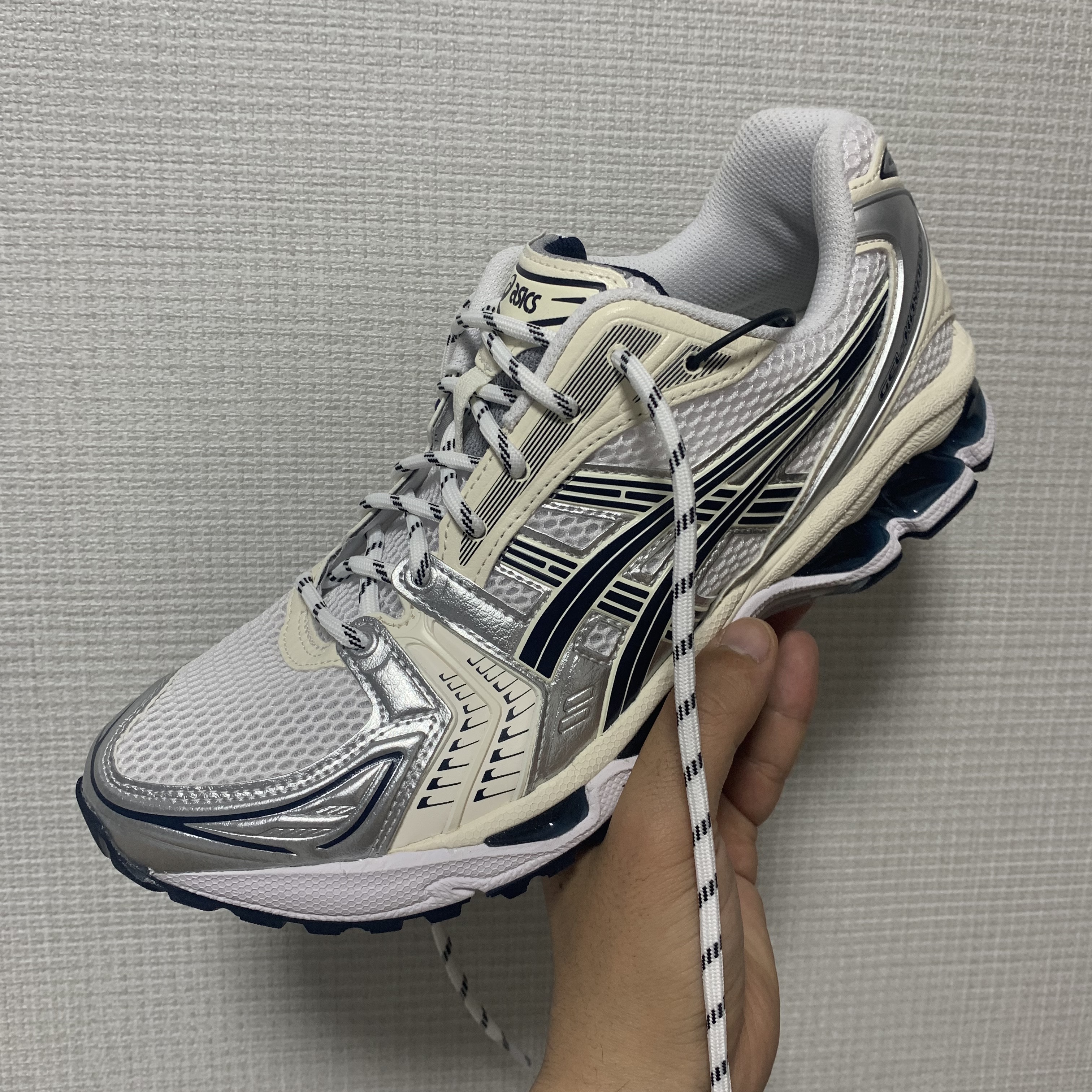 (W) Asics Gel-Kayano 14 White Midnight 착용 스타일 - 2