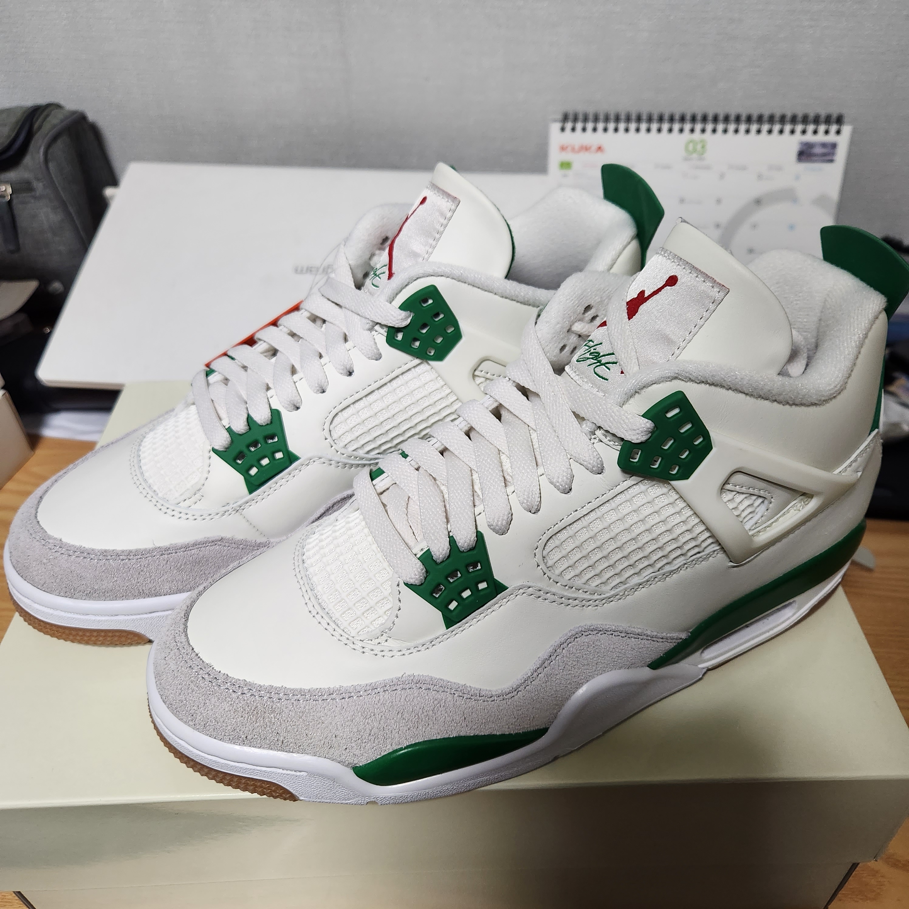 Jordan 4 x Nike SB Retro SP Pine Green 착용 스타일