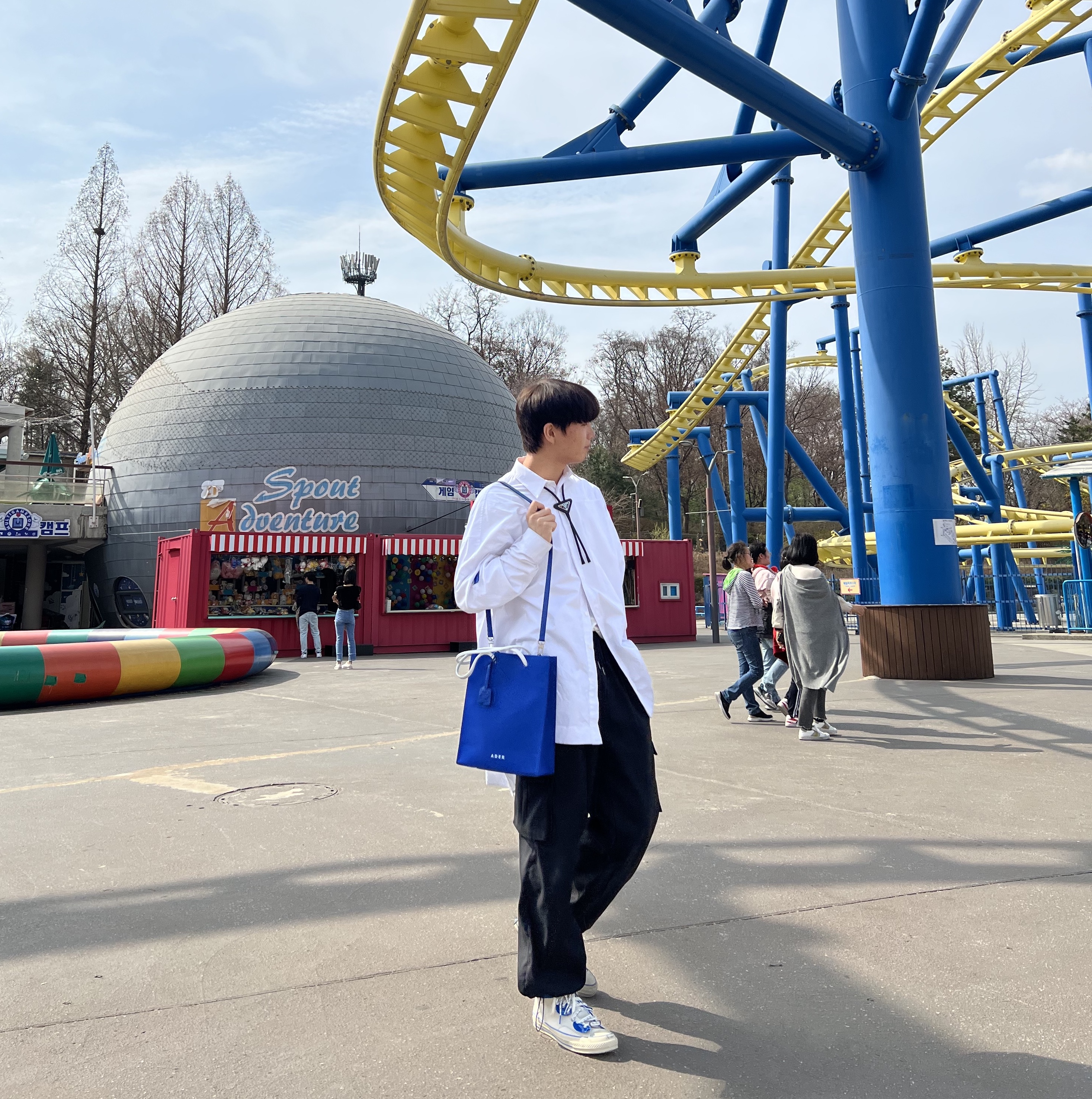 Ader Error Shopper Bag Z-Blue, Converse x Ader Error Chuck 70 High White 착용 스타일 - 2