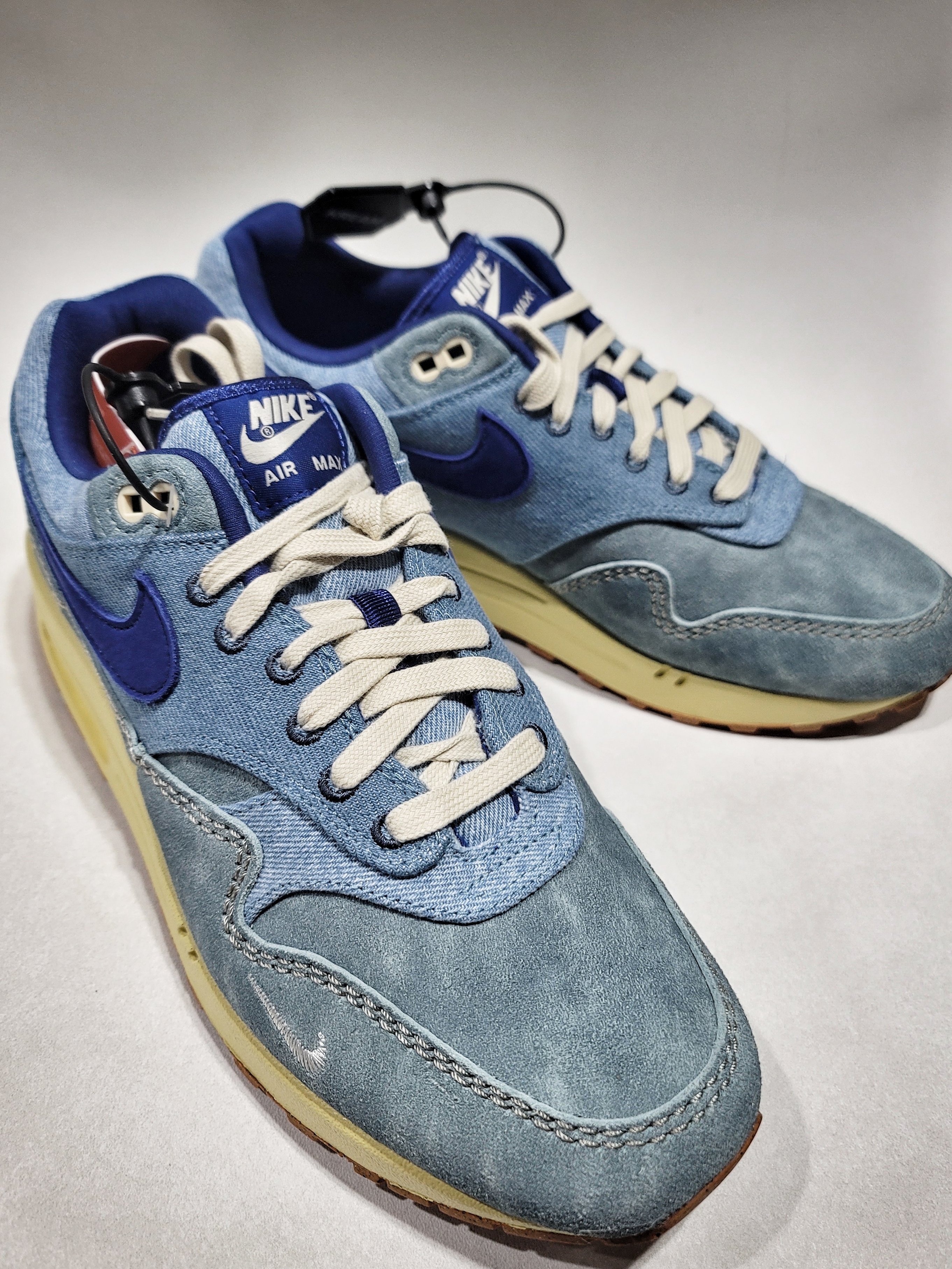 Nike Air Max 1 Premium Dirty Denim 착용 스타일 - 1